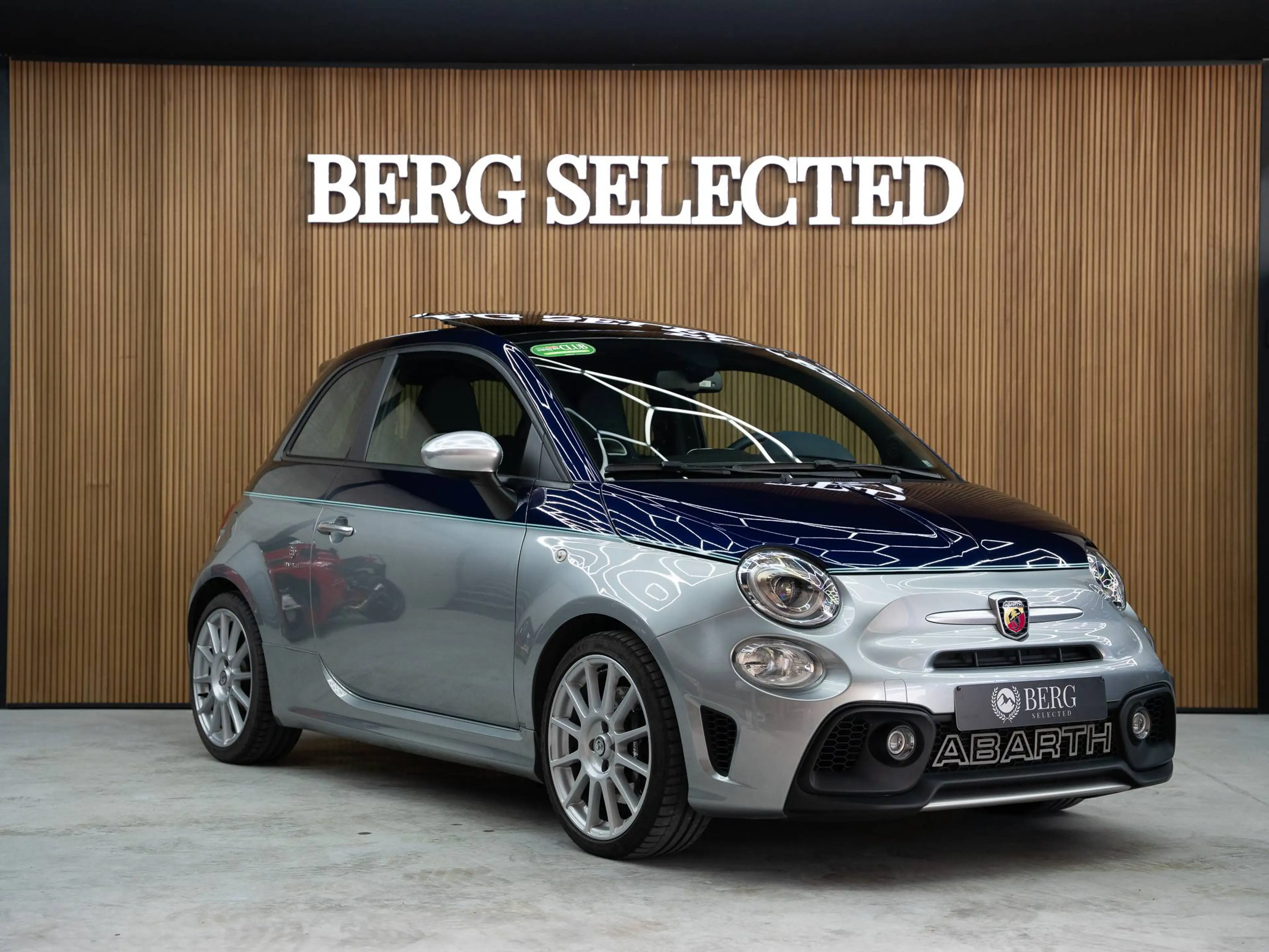 Abarth 695 Rivale | Pano | Coating | CarPlay | Wood Inlay | Akrapovic