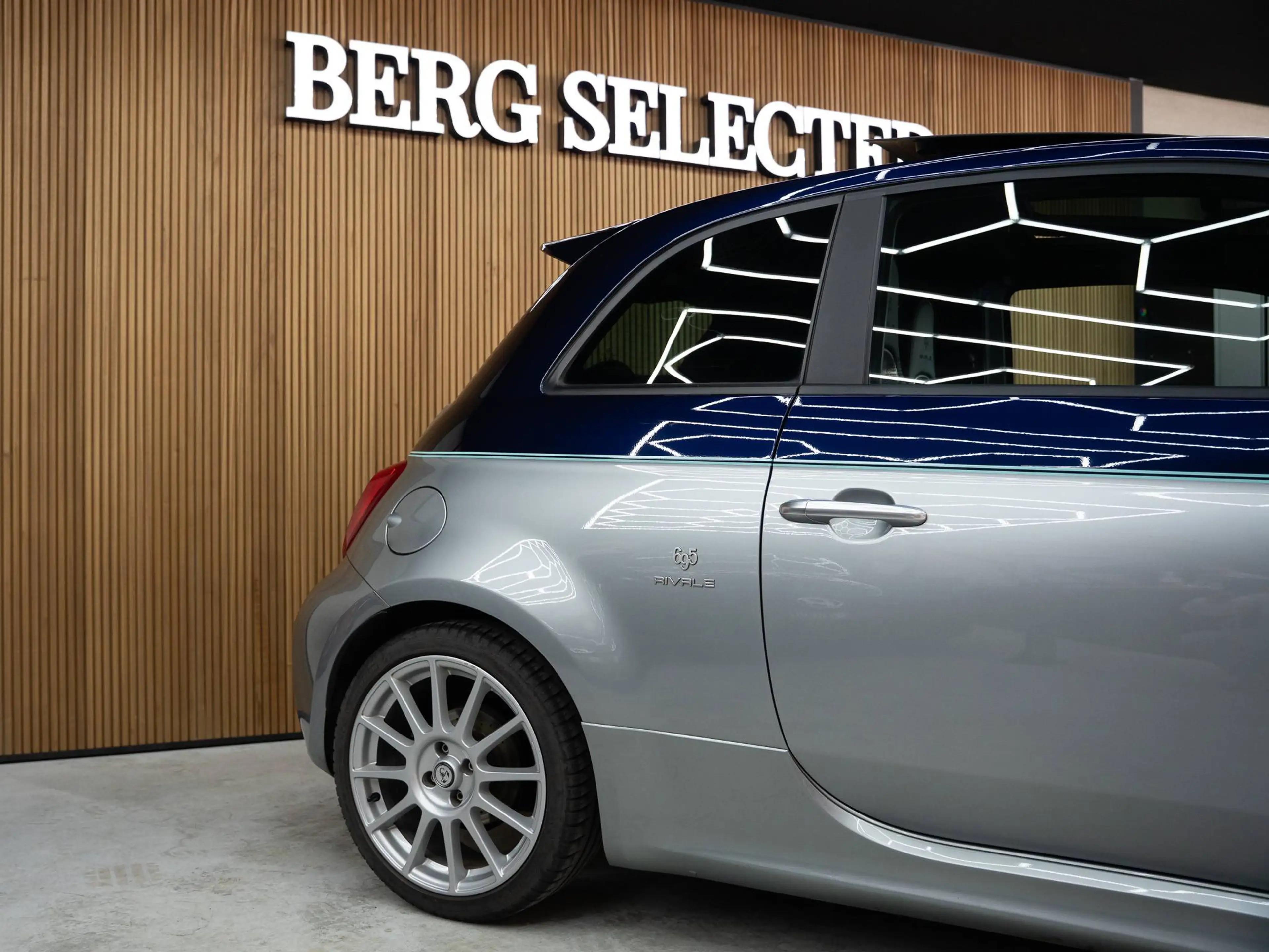 Abarth 695 Rivale | Pano | Coating | CarPlay | Wood Inlay | Akrapovic — photo 11