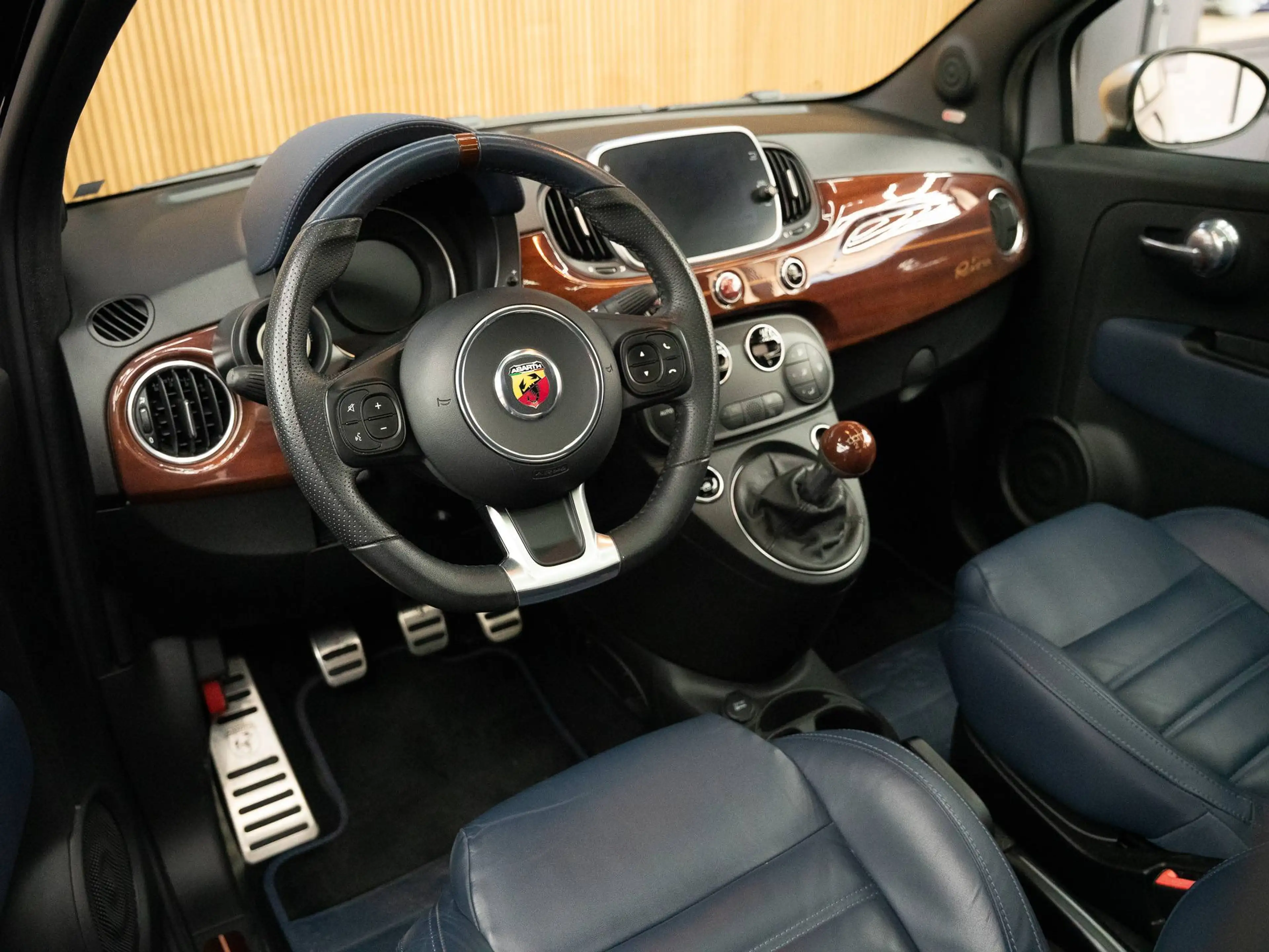 Abarth 695 Rivale | Pano | Coating | CarPlay | Wood Inlay | Akrapovic — photo 12