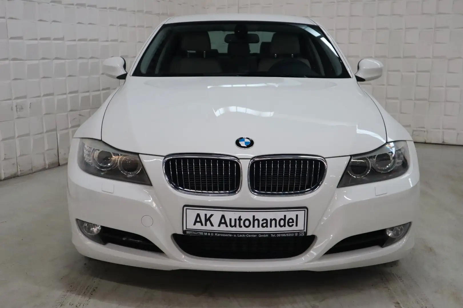 BMW 325 d Limousine Xenon Vollleder PDC SHZ 8-fach Wit - 2