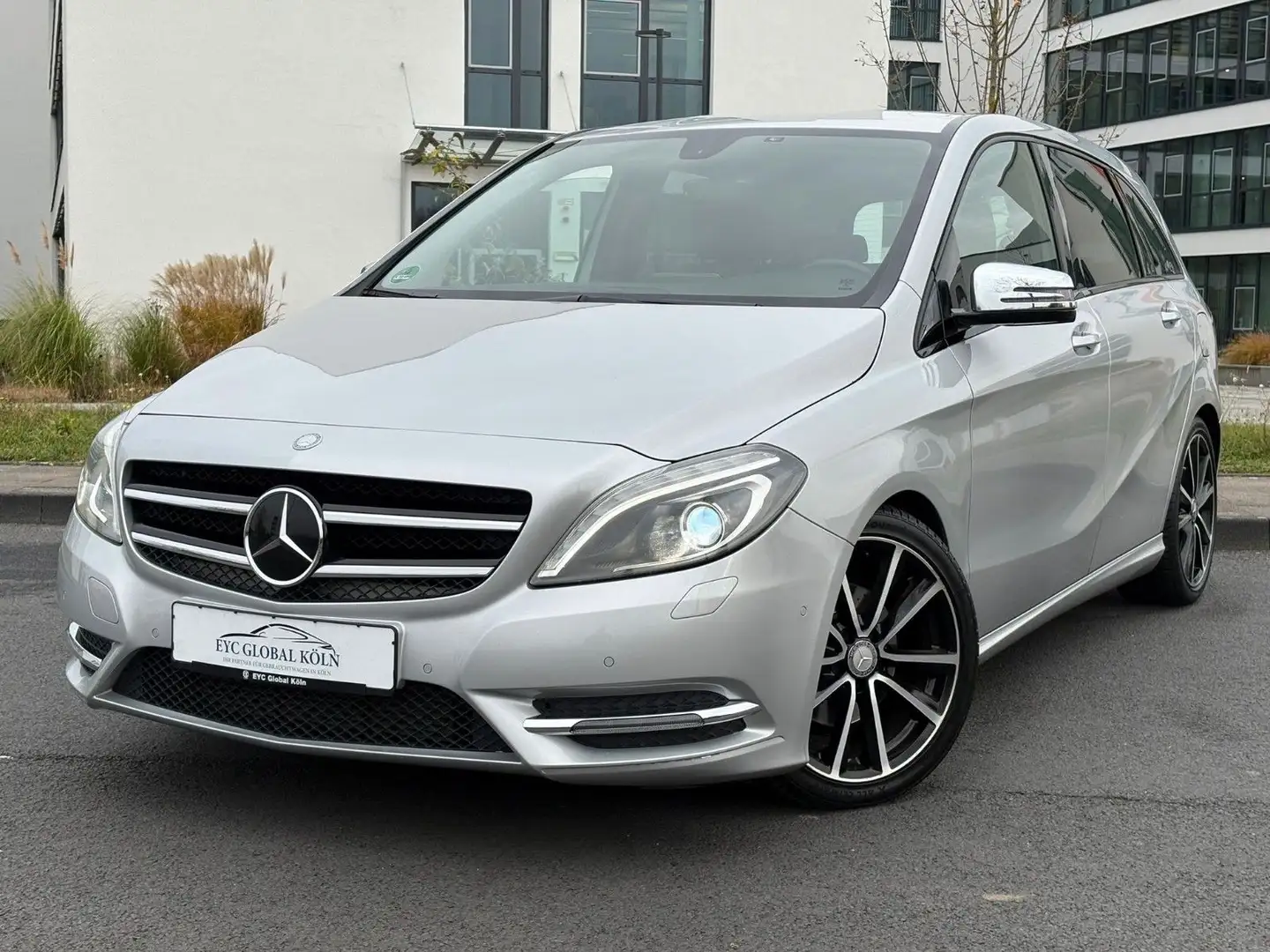 Mercedes-Benz B 180 Edition 1, Sport-Paket, Navi,Night,Xenon Argent - 1