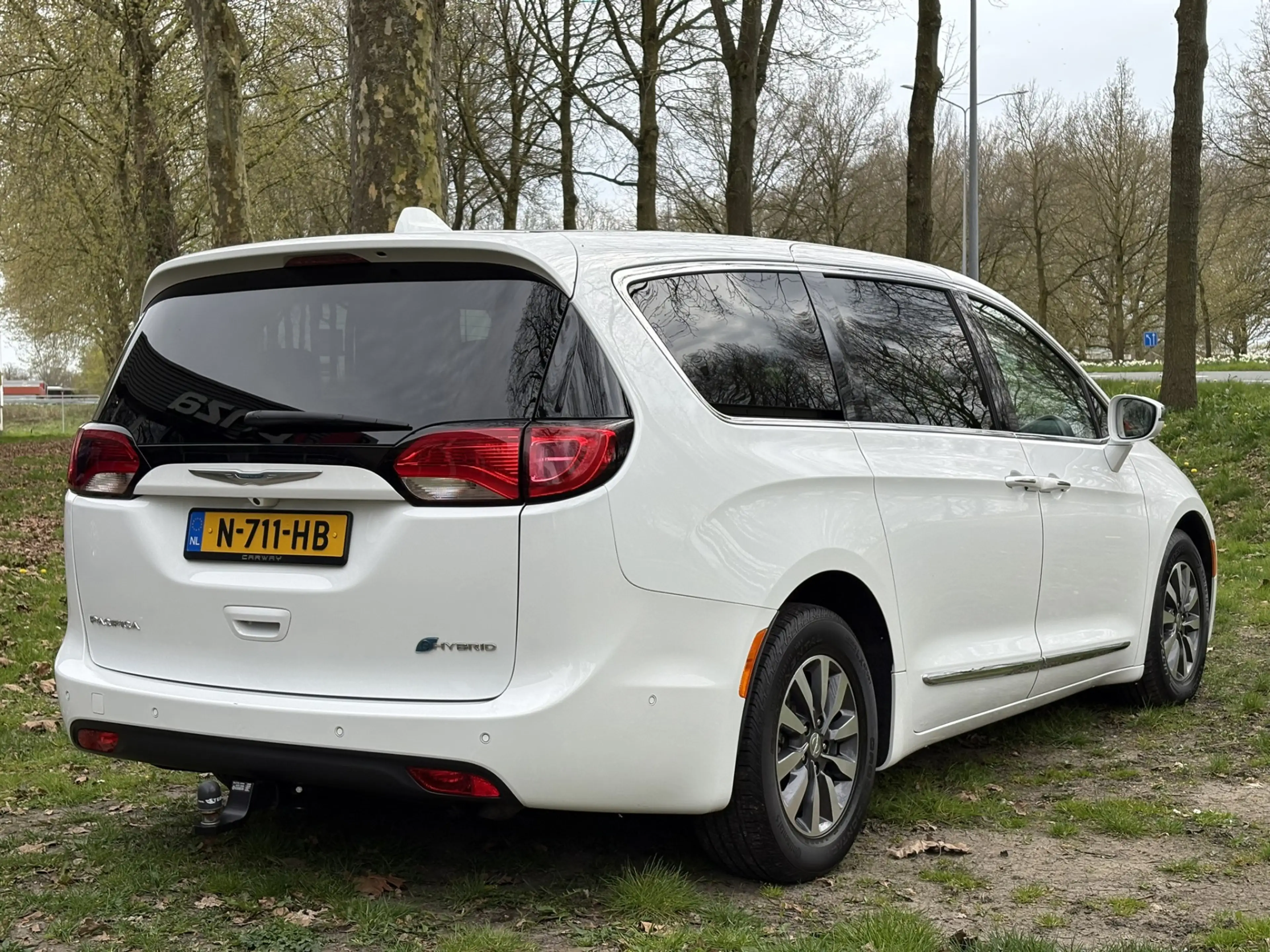 Chrysler Pacifica 3.6 V6 Hybrid Limited — photo 6