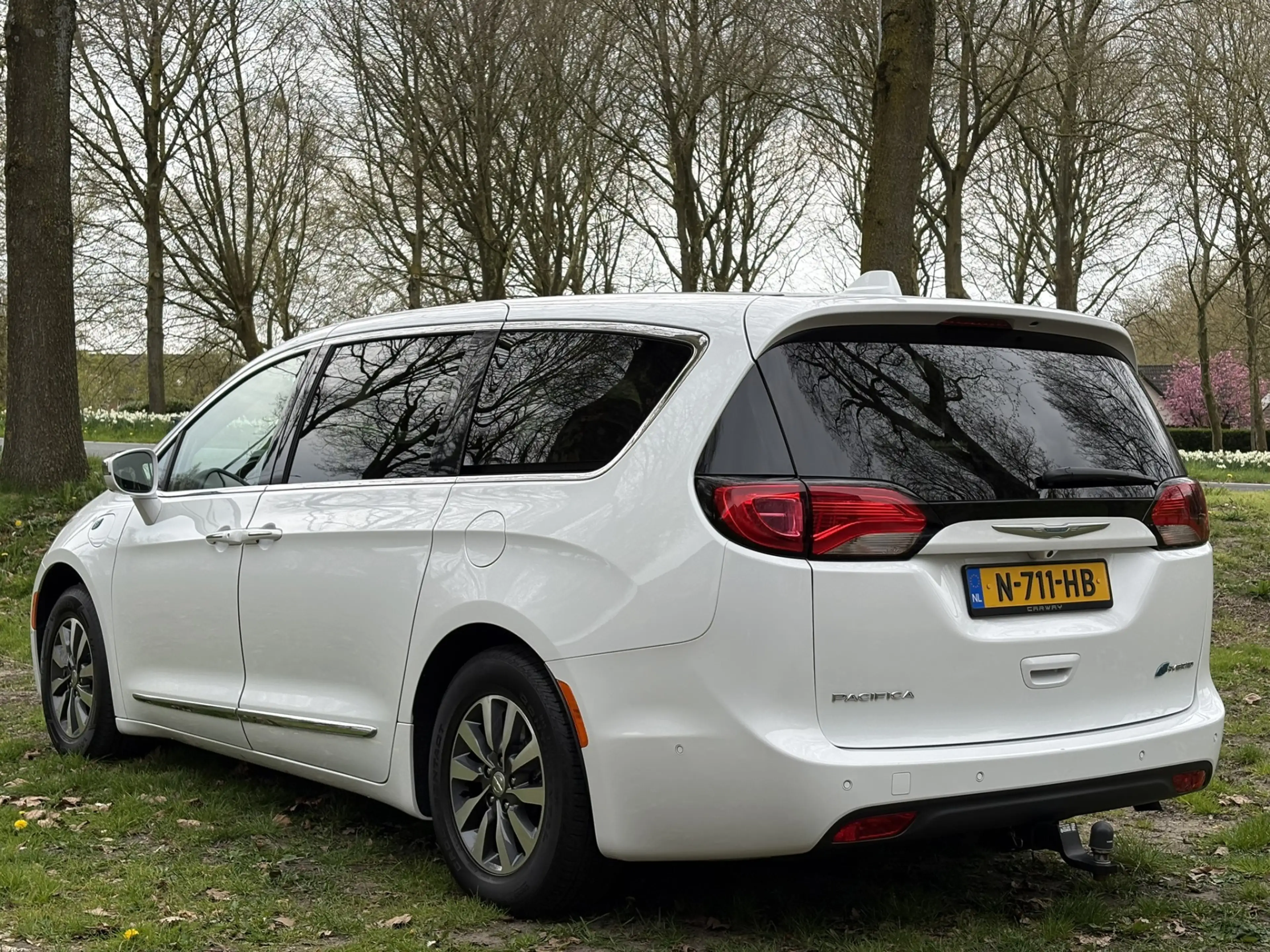 Chrysler Pacifica 3.6 V6 Hybrid Limited — photo 4