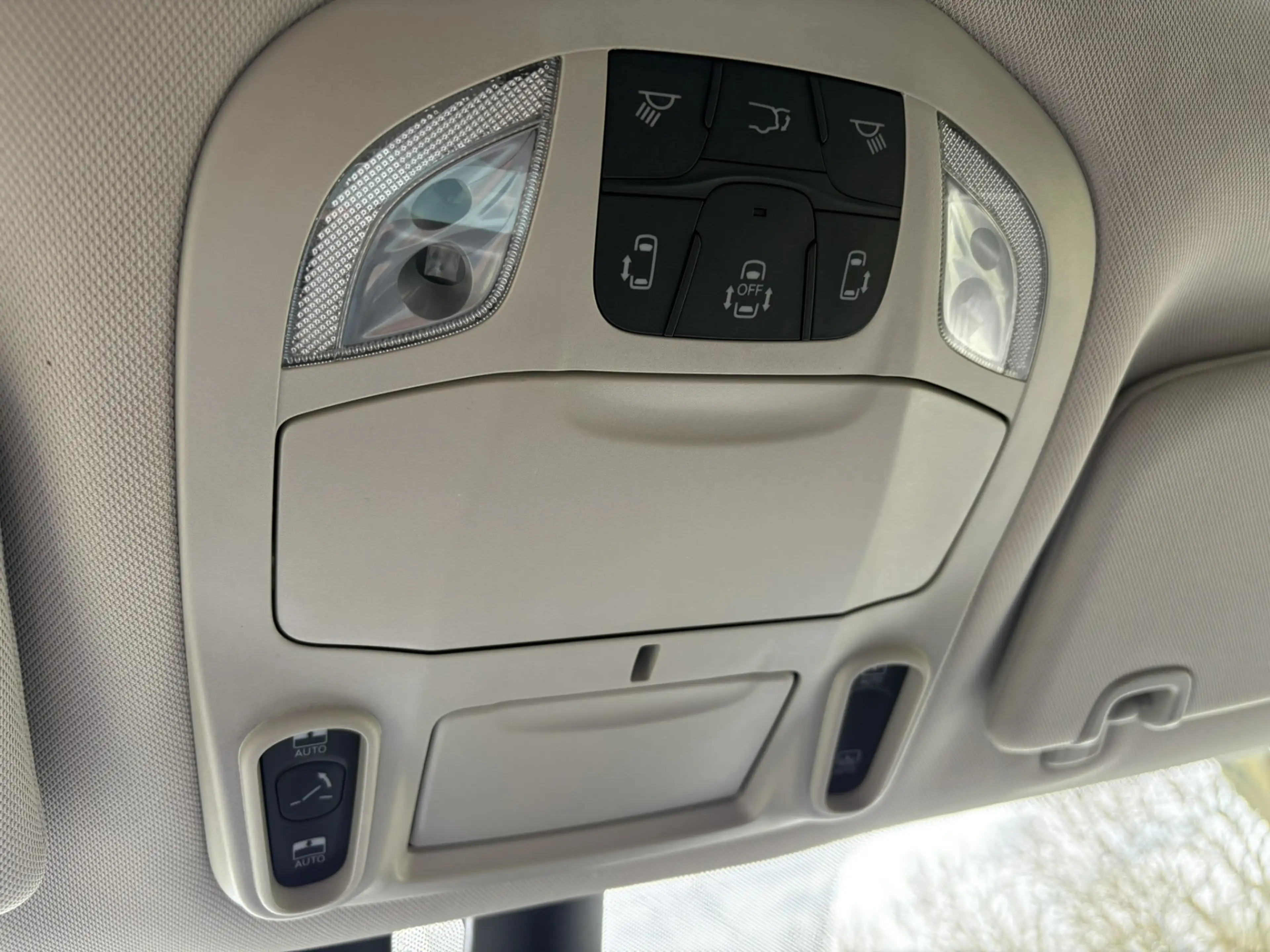 Chrysler Pacifica 3.6 V6 Hybrid Limited — photo 19