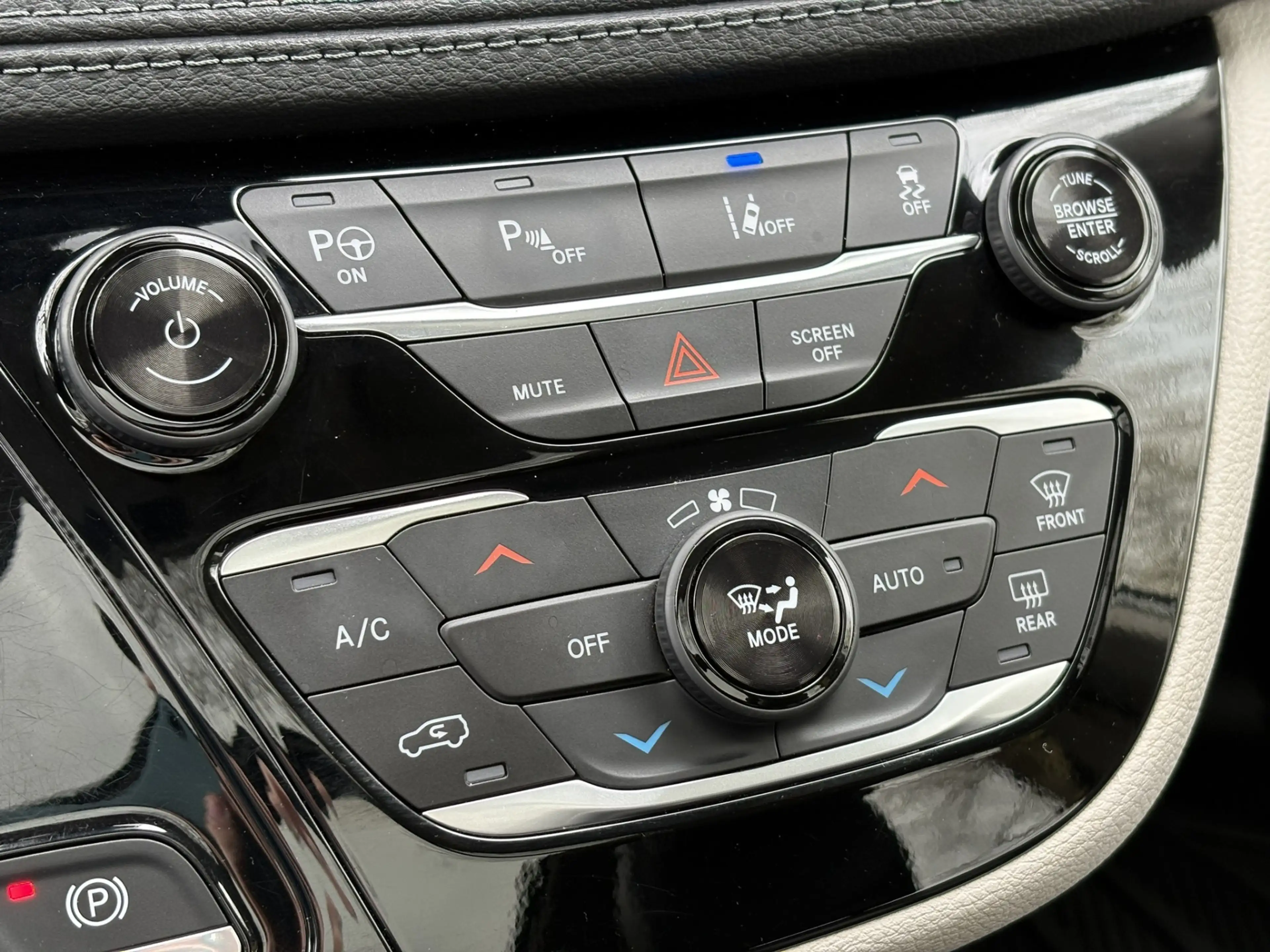 Chrysler Pacifica 3.6 V6 Hybrid Limited — photo 11
