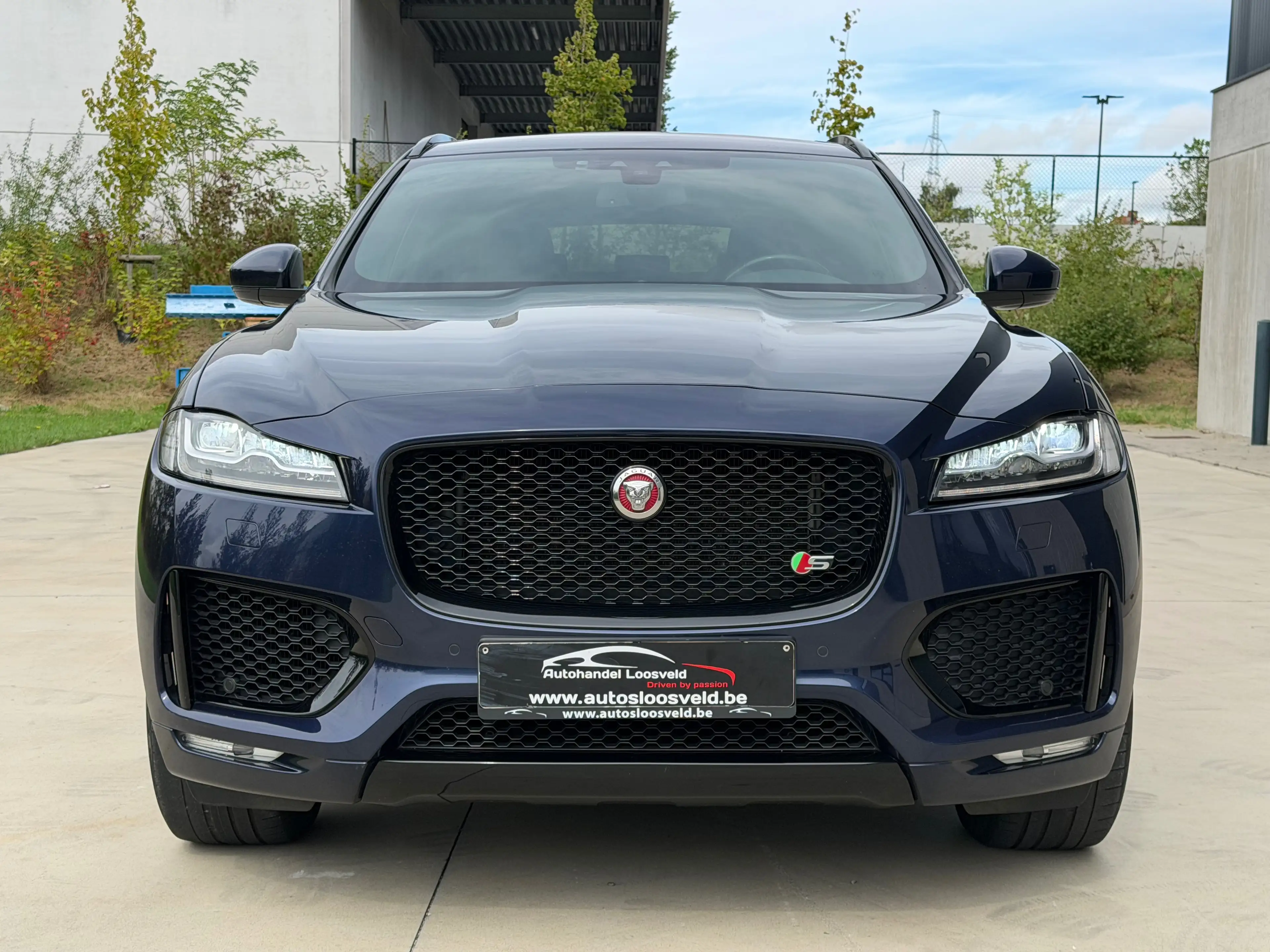 Jaguar F-Pace S 3.0 D V6 AWD Euro 6b/ PANO/ CAM/ CARPLAY/ TREKHAAK — photo 2