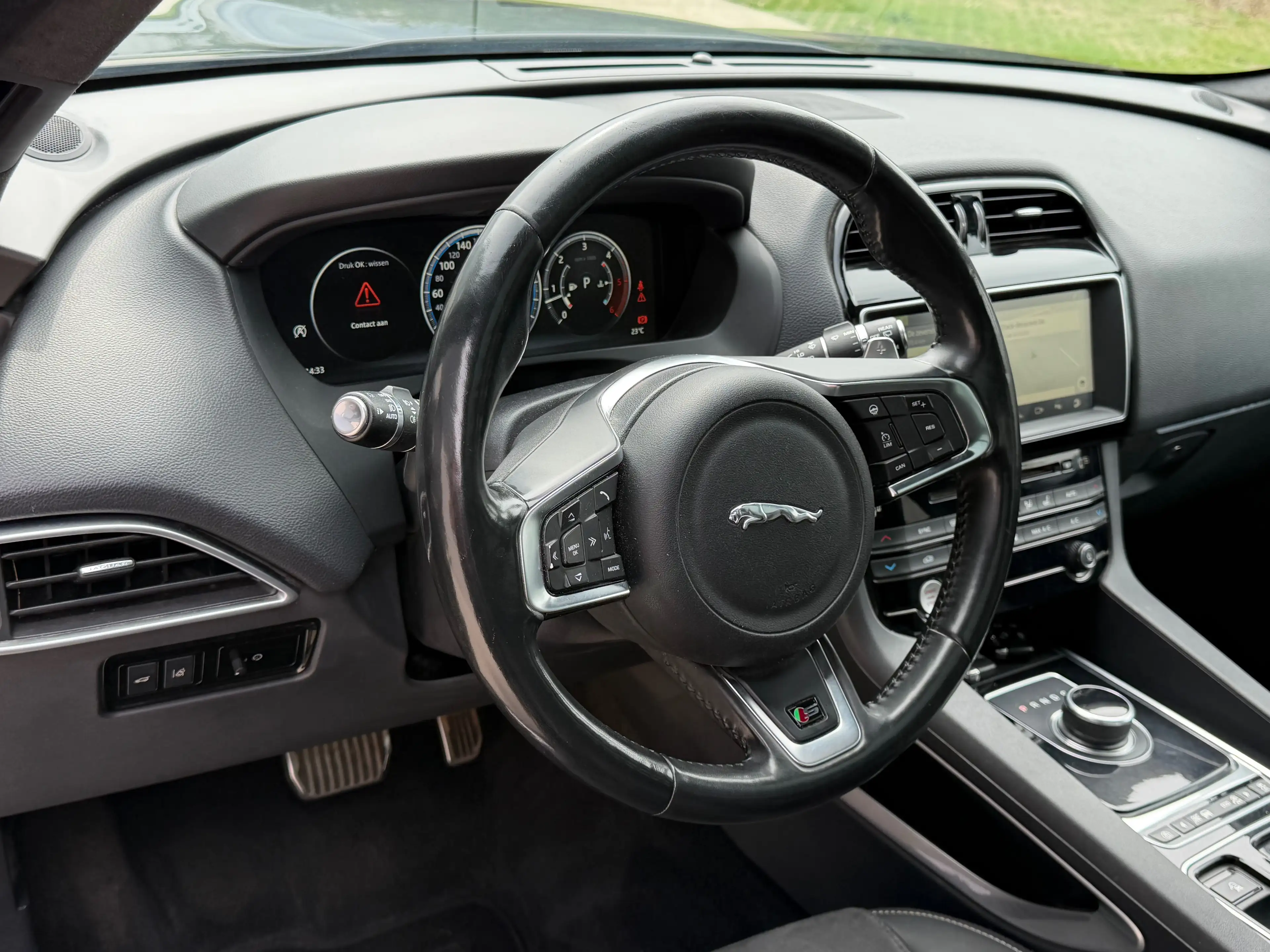 Jaguar F-Pace S 3.0 D V6 AWD Euro 6b/ PANO/ CAM/ CARPLAY/ TREKHAAK — photo 8