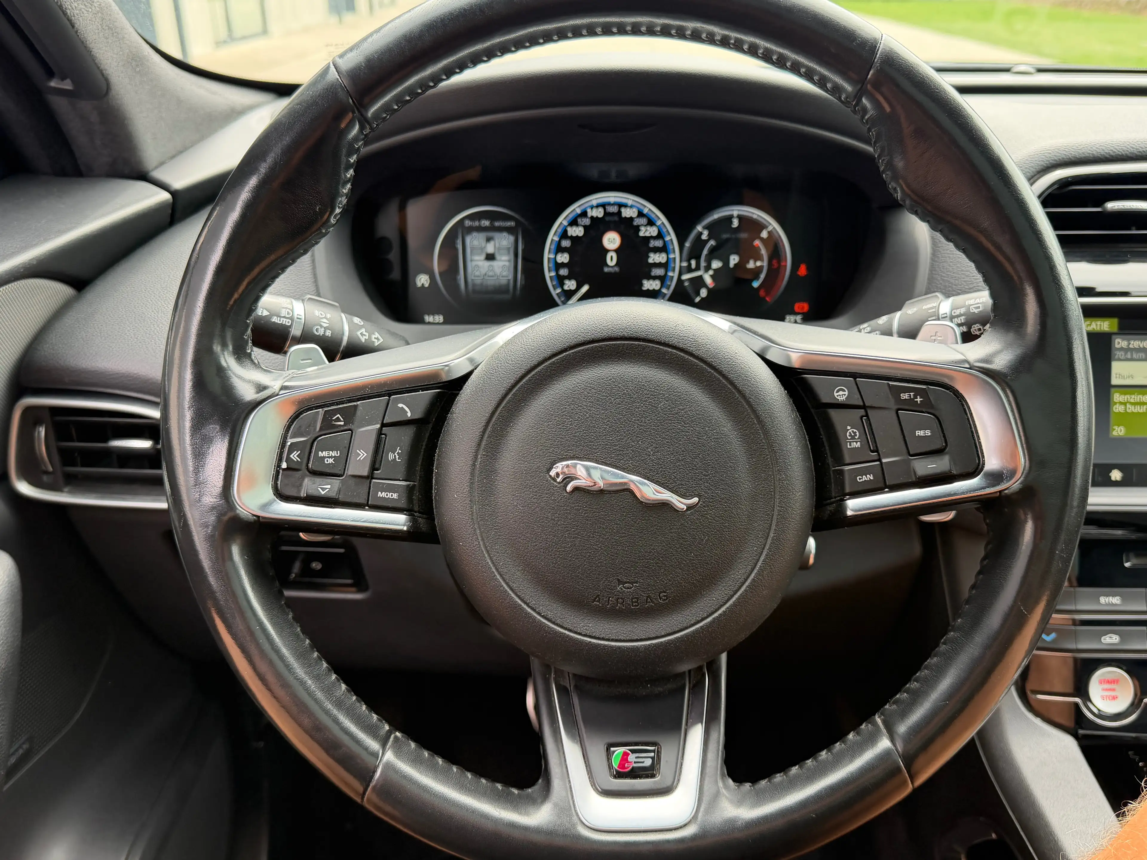 Jaguar F-Pace S 3.0 D V6 AWD Euro 6b/ PANO/ CAM/ CARPLAY/ TREKHAAK — photo 10