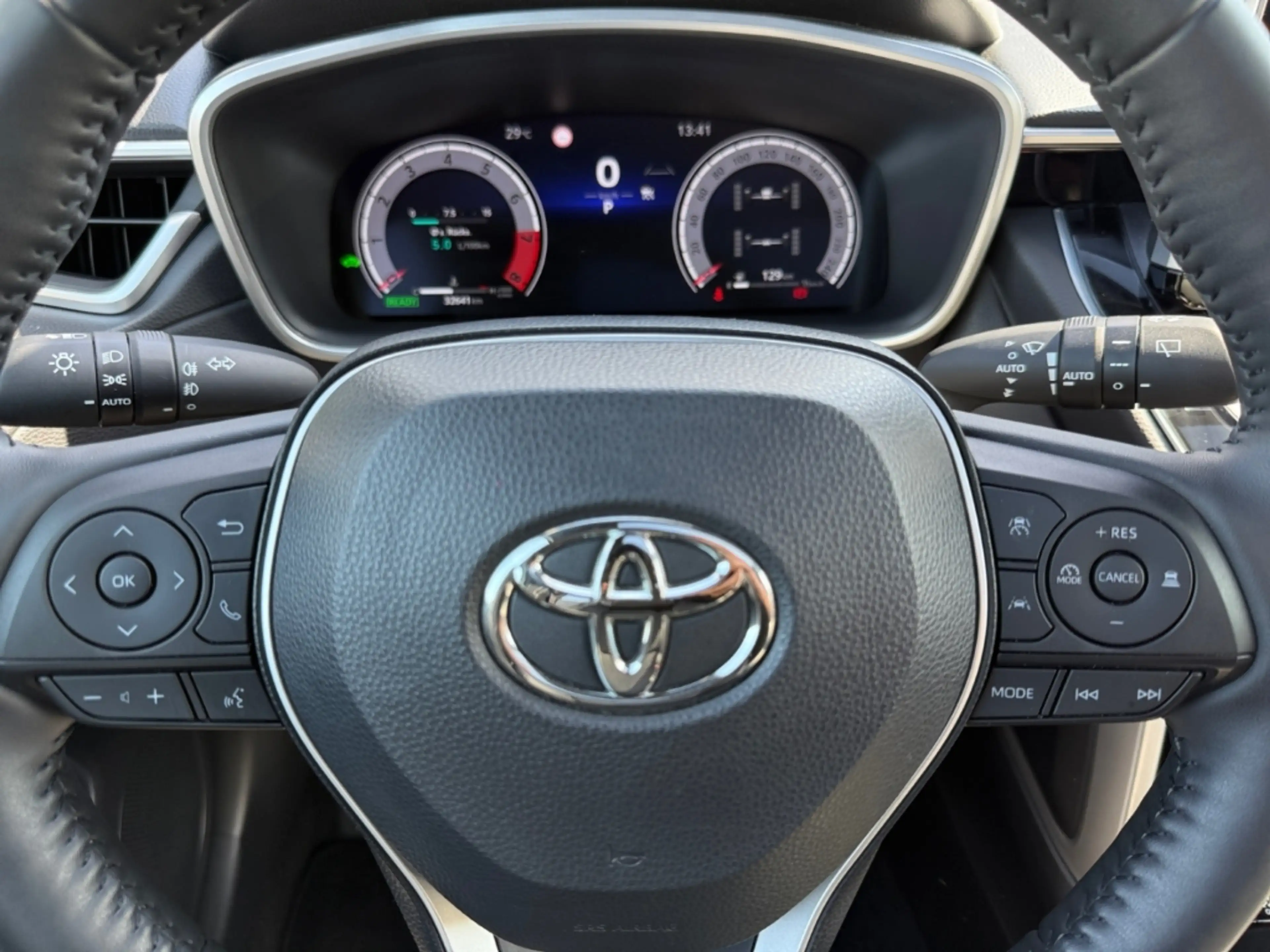 Toyota Corolla Cross 2.0 Hybrid AWD Lounge *Pano*360*JBL* — photo 13