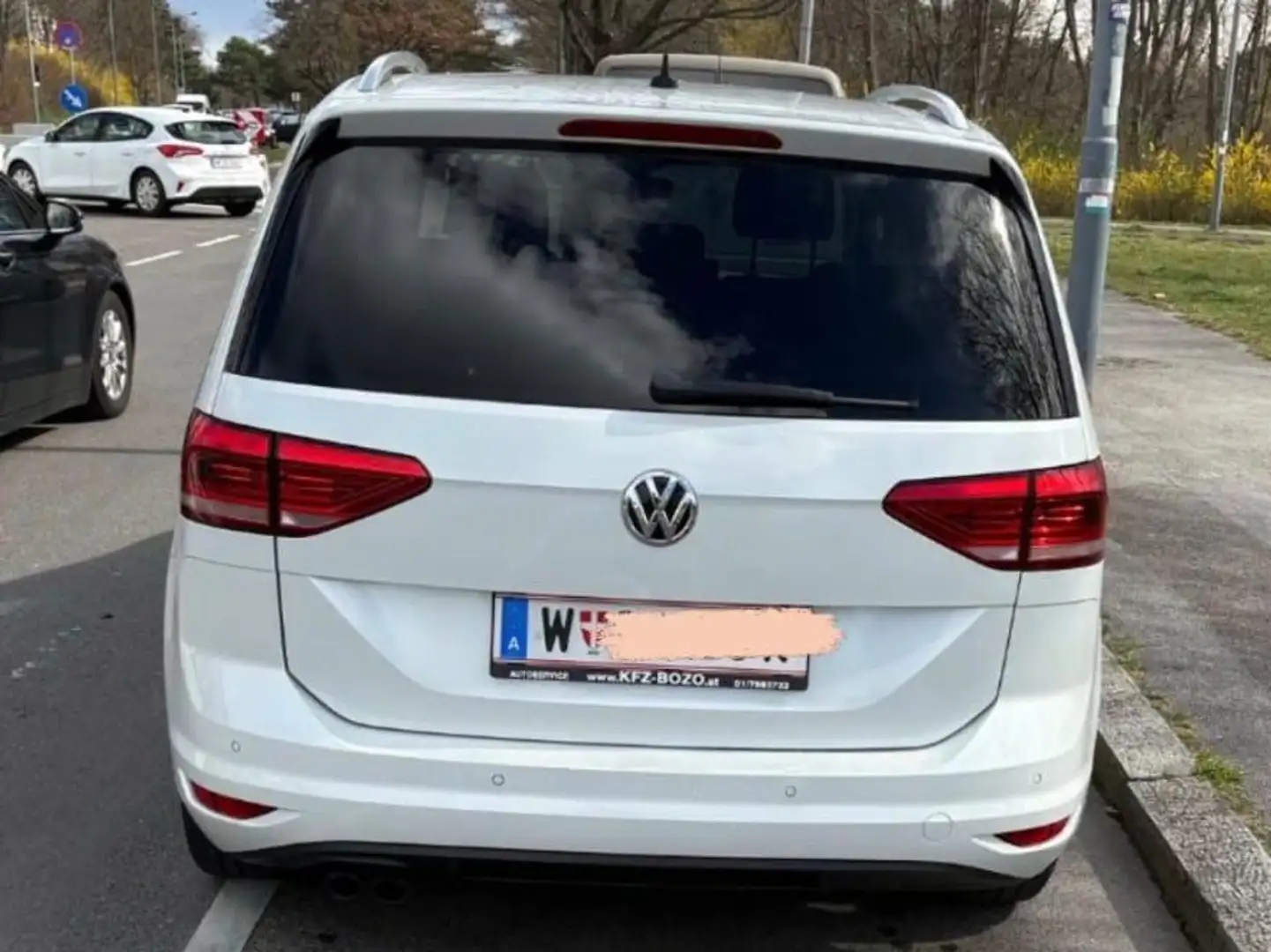 Volkswagen Touran Touran Highline 2,0 SCR TDI DSG Highline Weiß - 2
