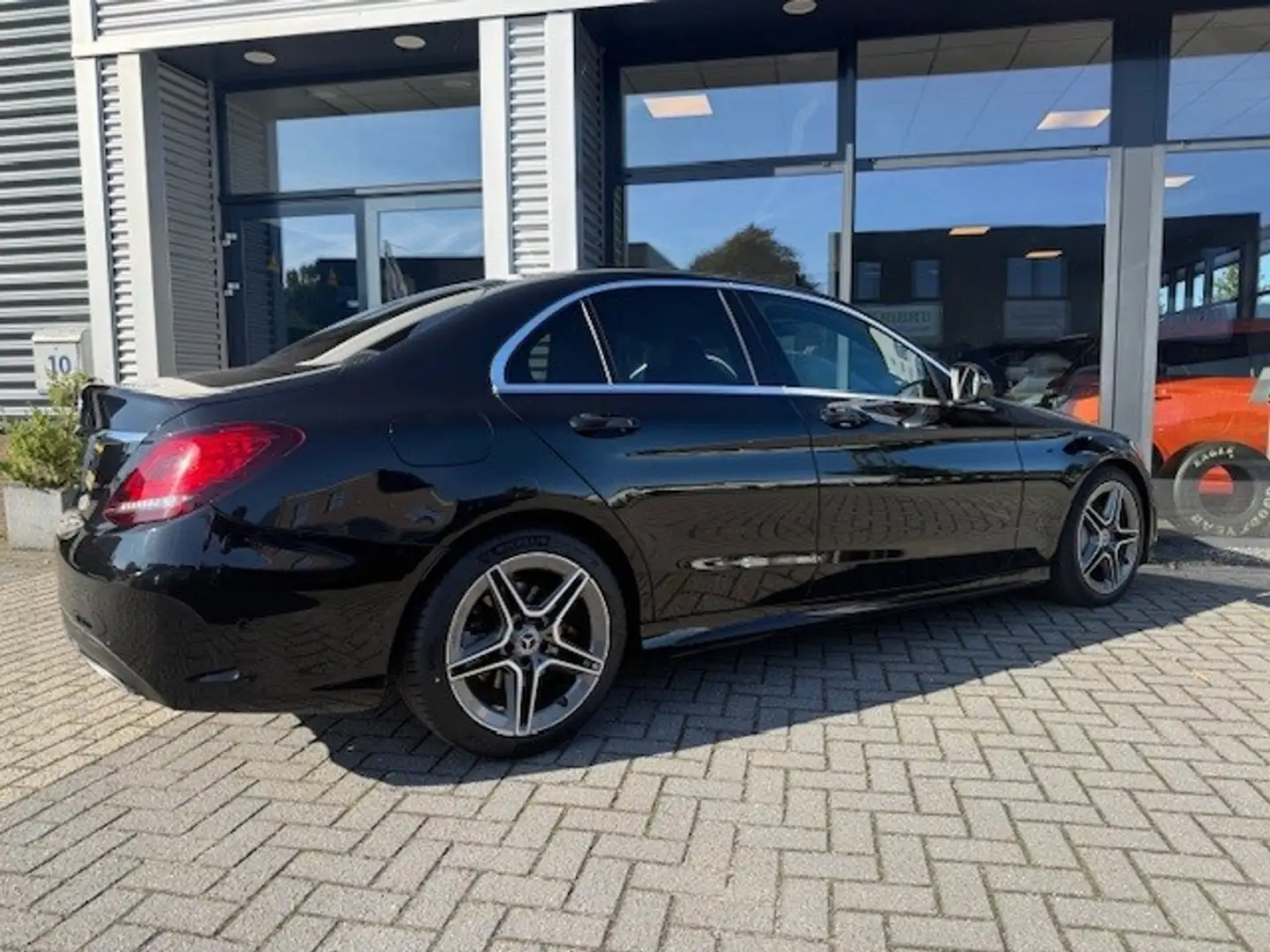 Mercedes-Benz C 200 Business Solution AMG Pano Led Stoelverw. Trekhaak Zwart - 2