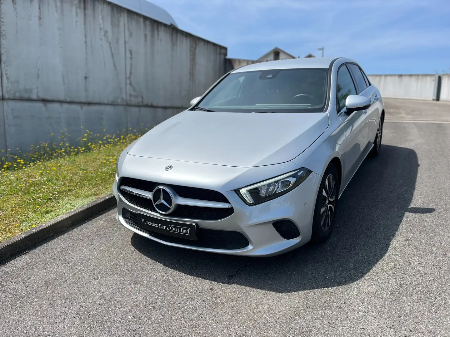 Mercedes-Benz A 180 A 180 d Essential Line Gris - 1