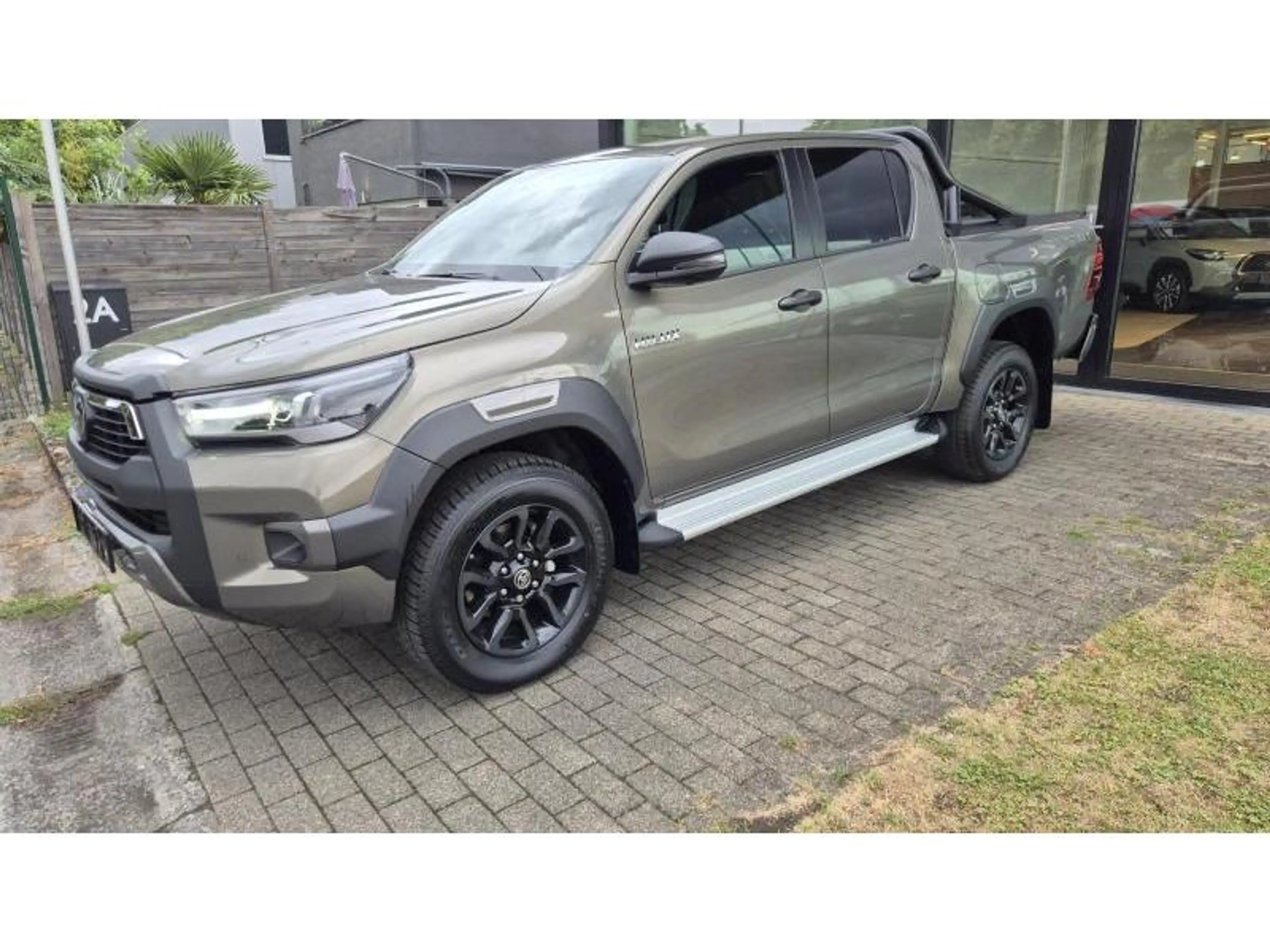 Toyota Hilux Invincible — photo 12