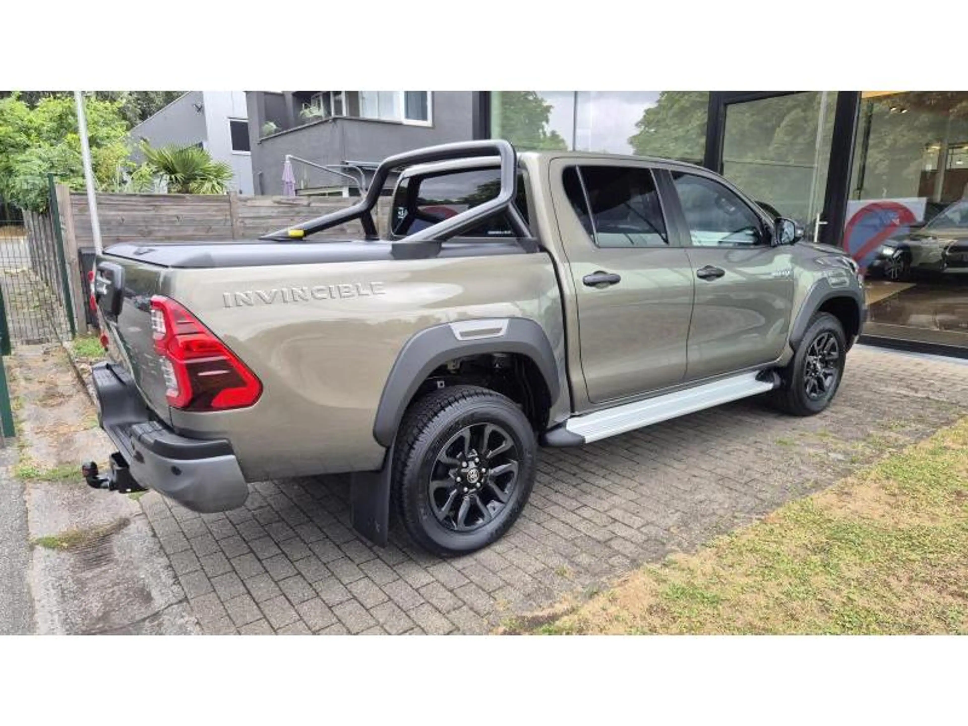 Toyota Hilux Invincible — photo 2