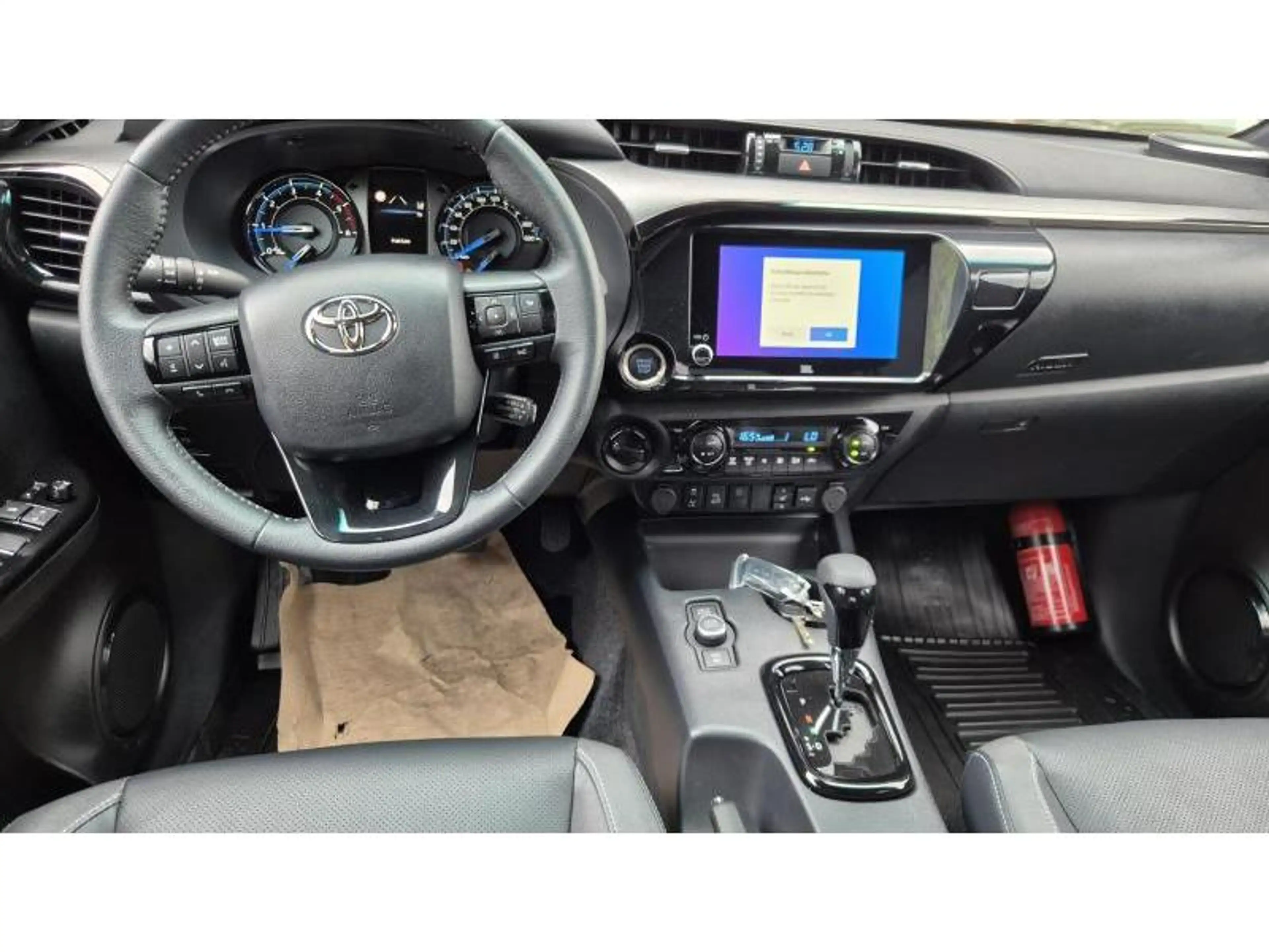 Toyota Hilux Invincible — photo 5