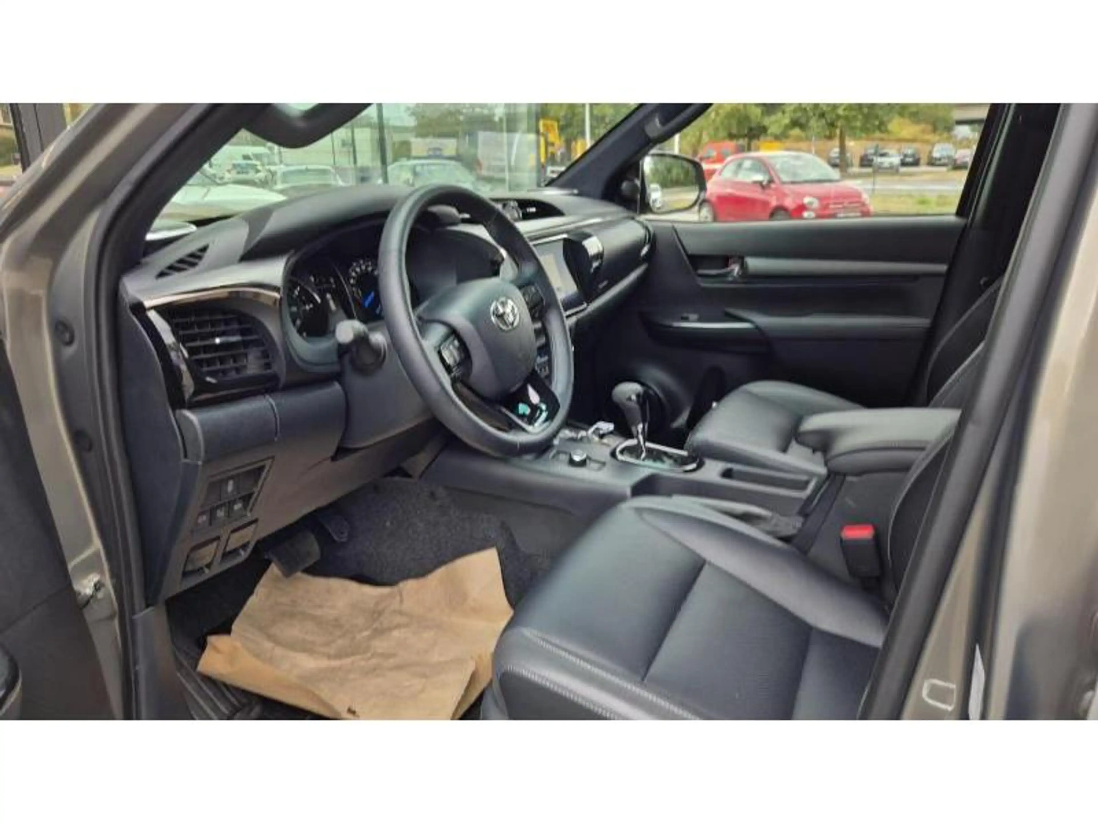 Toyota Hilux Invincible — photo 3