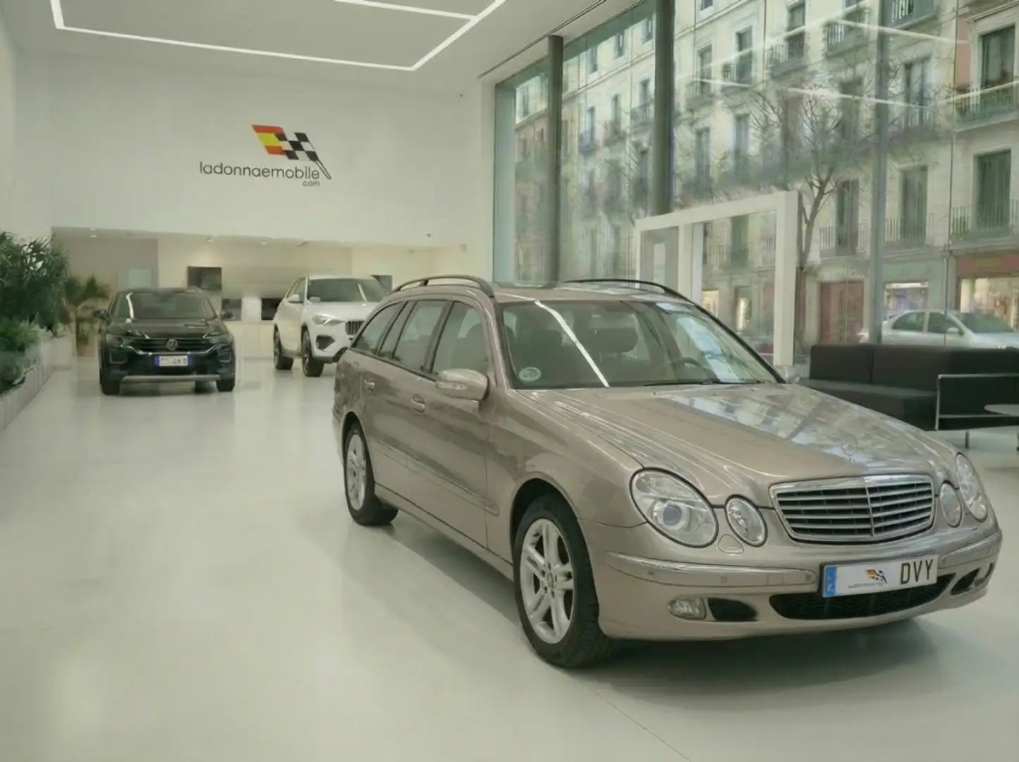 Mercedes-Benz E 320 320CDI 4M Elegance Aut. Beige - 1