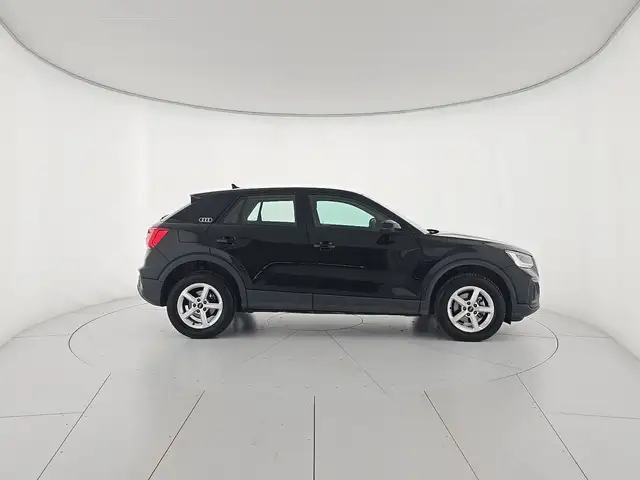 Audi Q2 view 6