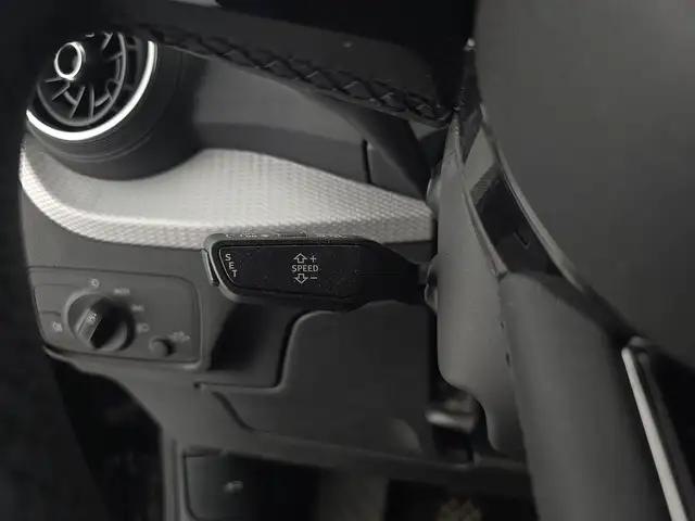 Audi Q2 view 15