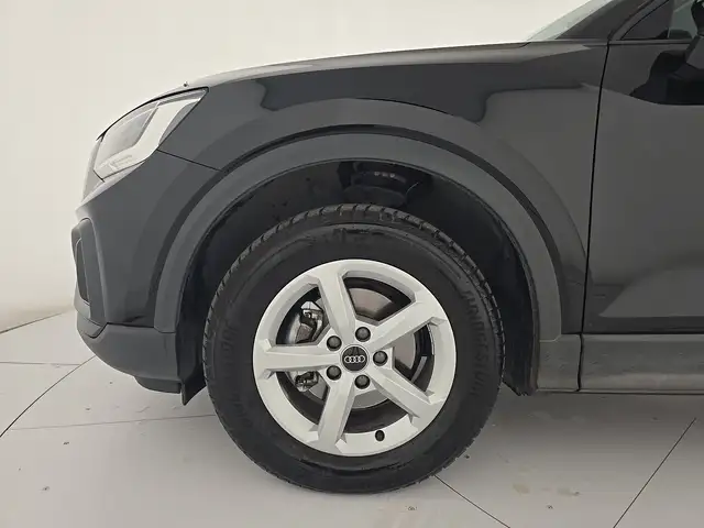 Audi Q2 view 9