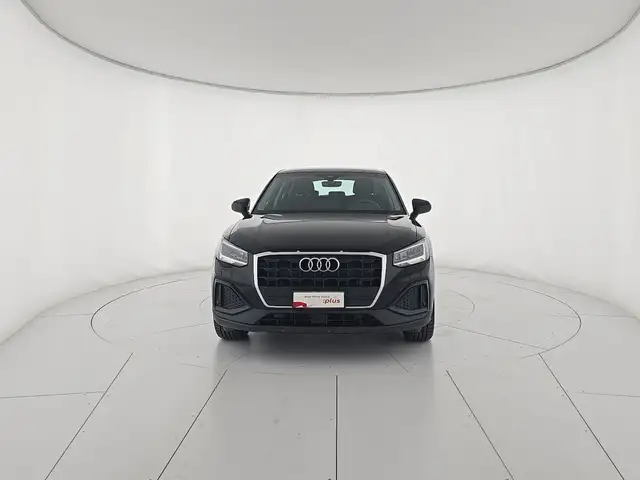 Audi Q2 view 8