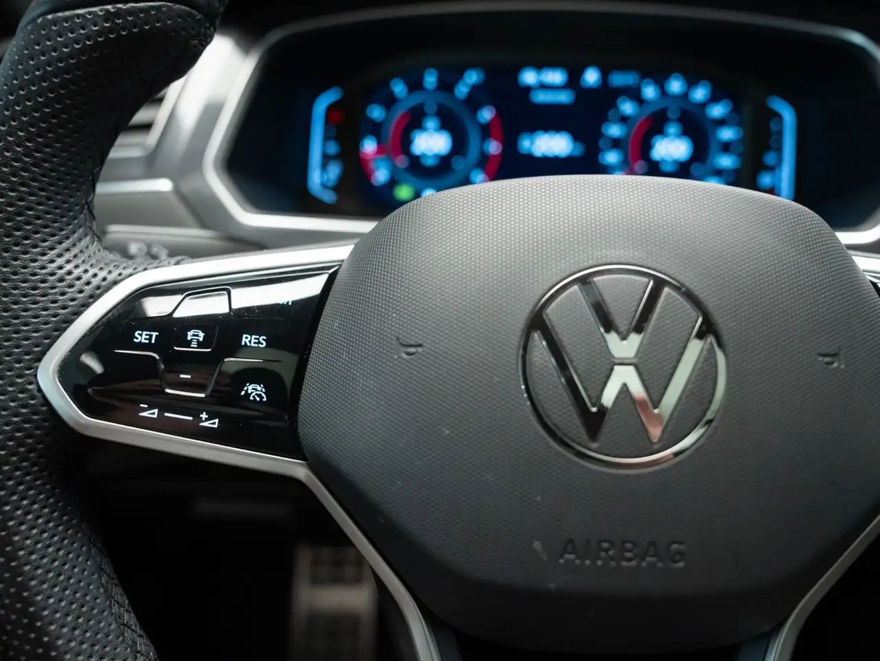 Volkswagen Tiguan photo Volkswagen Tiguan