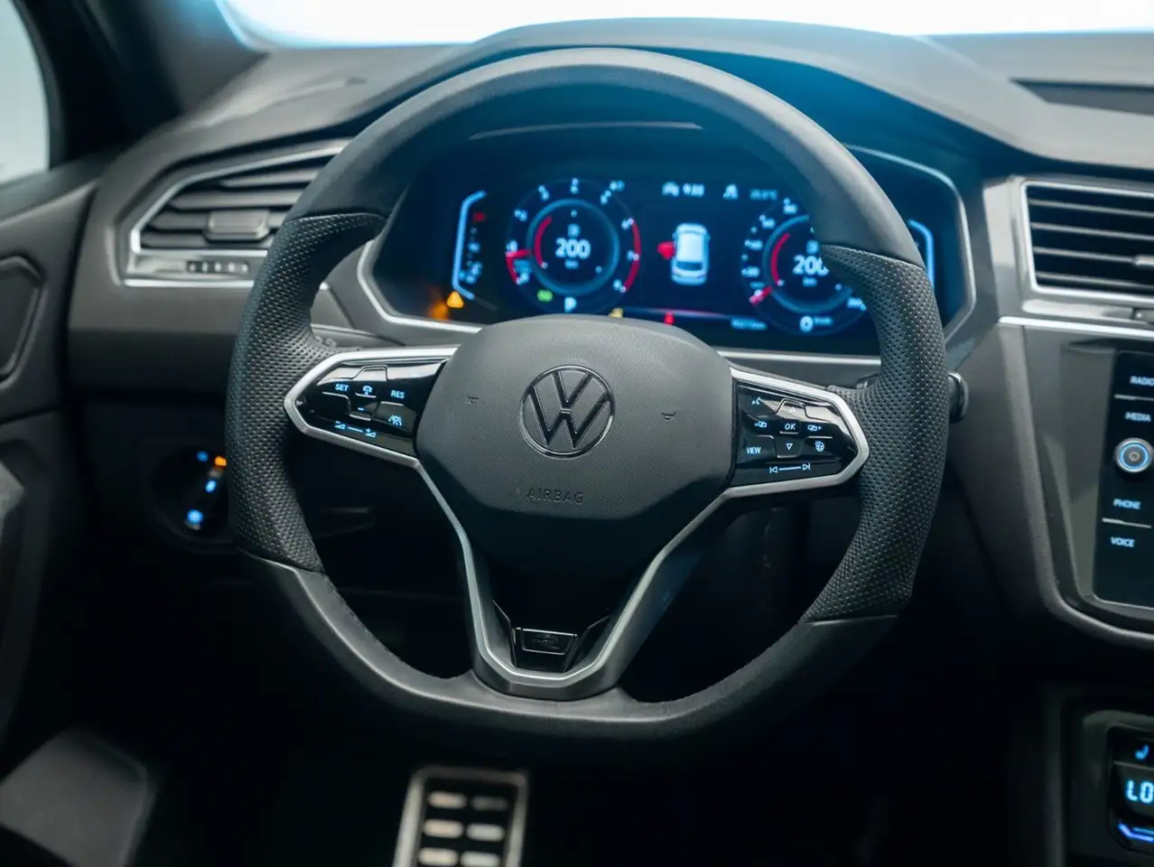 Volkswagen Tiguan photo Volkswagen Tiguan
