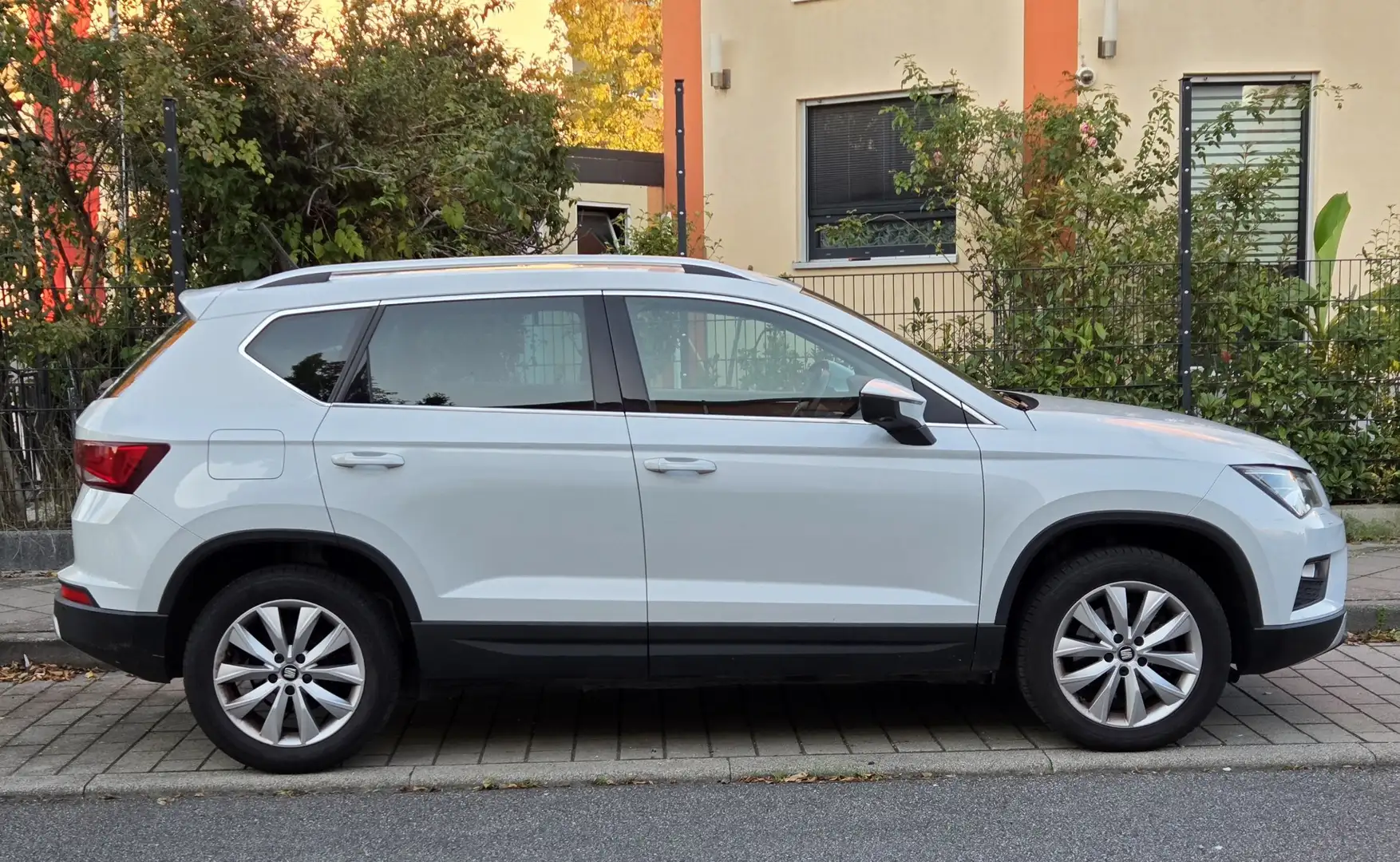 SEAT Ateca 1.6 TDI STYLE ACC, Pano, Alu Weiß - 2