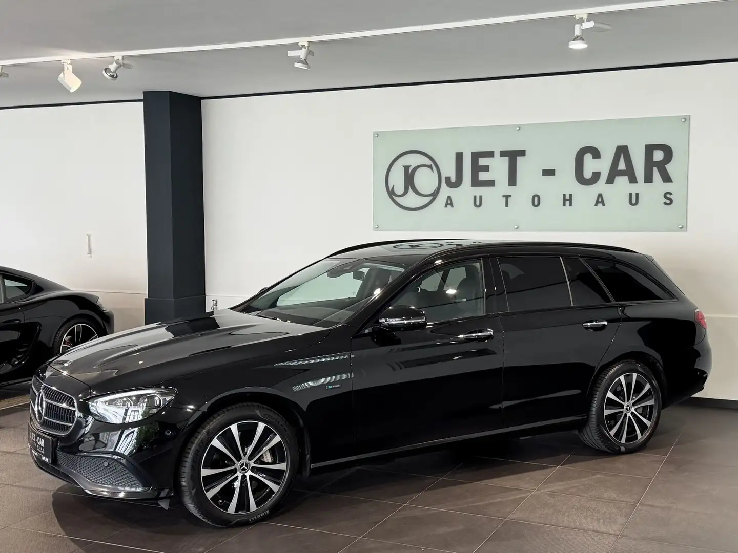 Mercedes-Benz E 300 de 4Matic Avantgarde *1.Hand-Multibeam-AHK Noir - 1