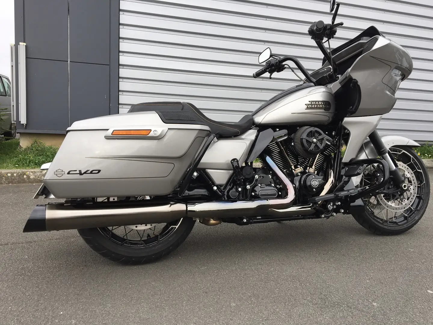 Harley-Davidson Road Glide Beige - 2