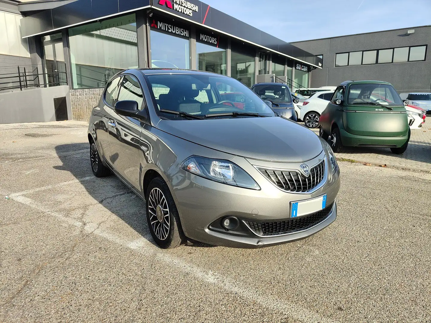 Lancia Ypsilon 1.0 FireFly Hybrid Platino Gris - 2