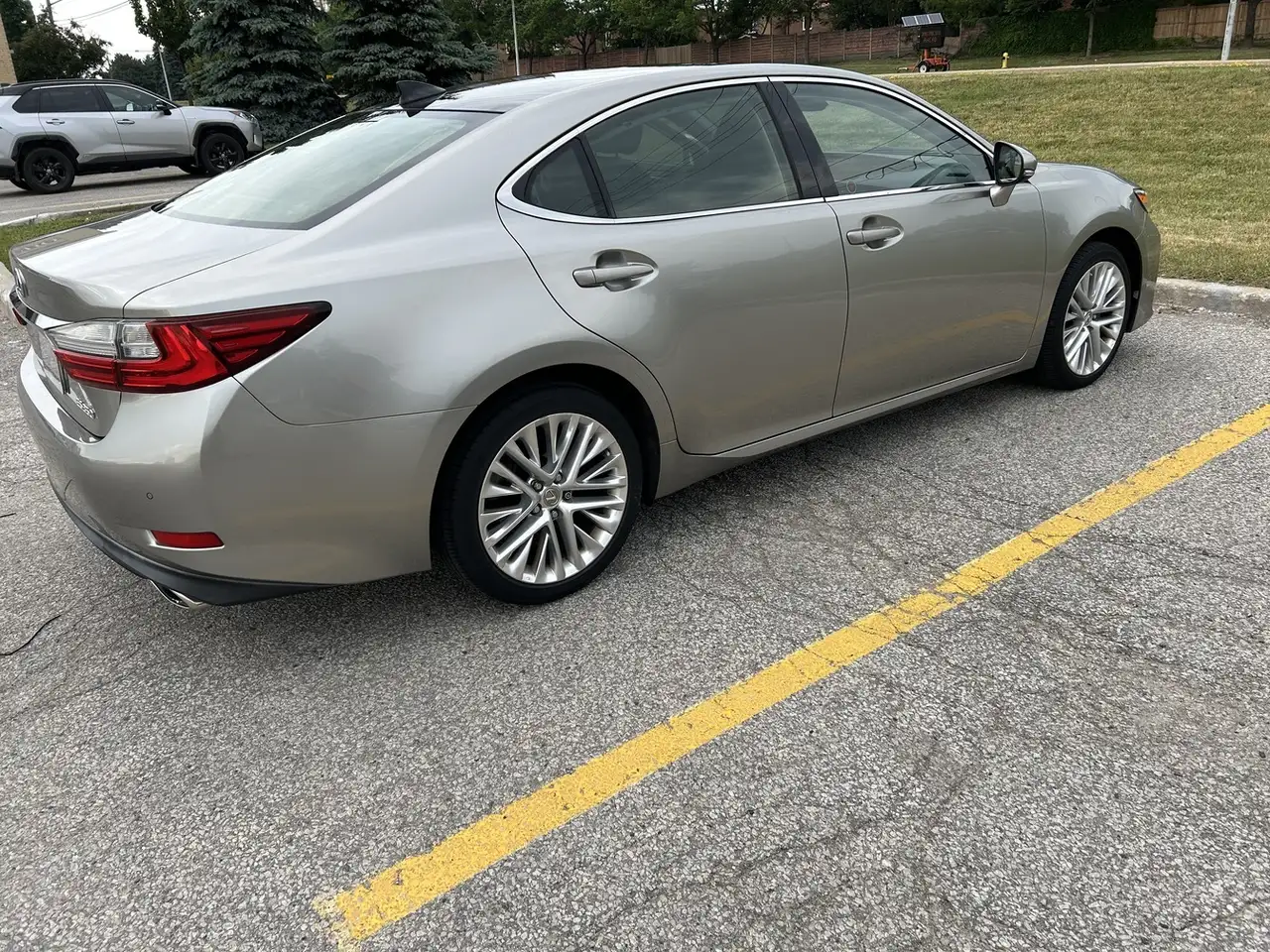 Lexus ES снимка Lexus ES