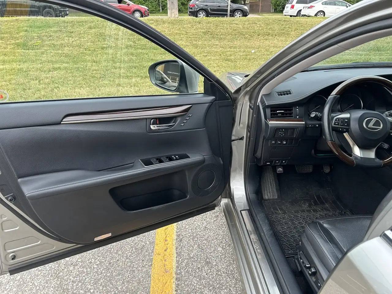 Lexus ES снимка Lexus ES