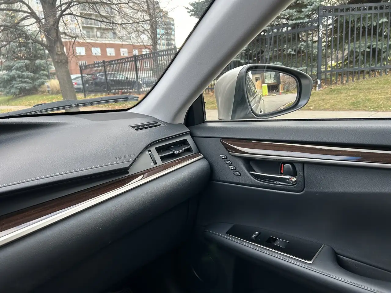 Lexus ES снимка Lexus ES