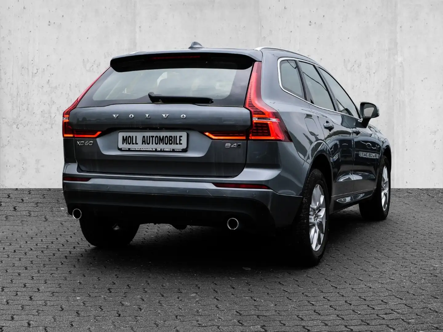 Volvo XC60 Momentum Pro AWD B4 Diesel EU6d Allrad StandHZG Na Grau - 2