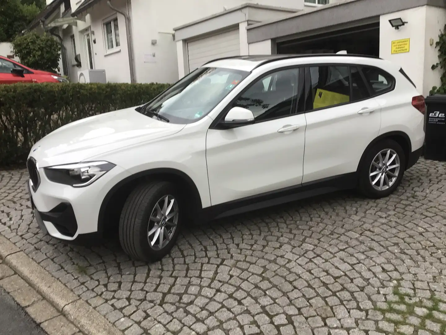 BMW X1 xDrive 20 i Weiß - 2