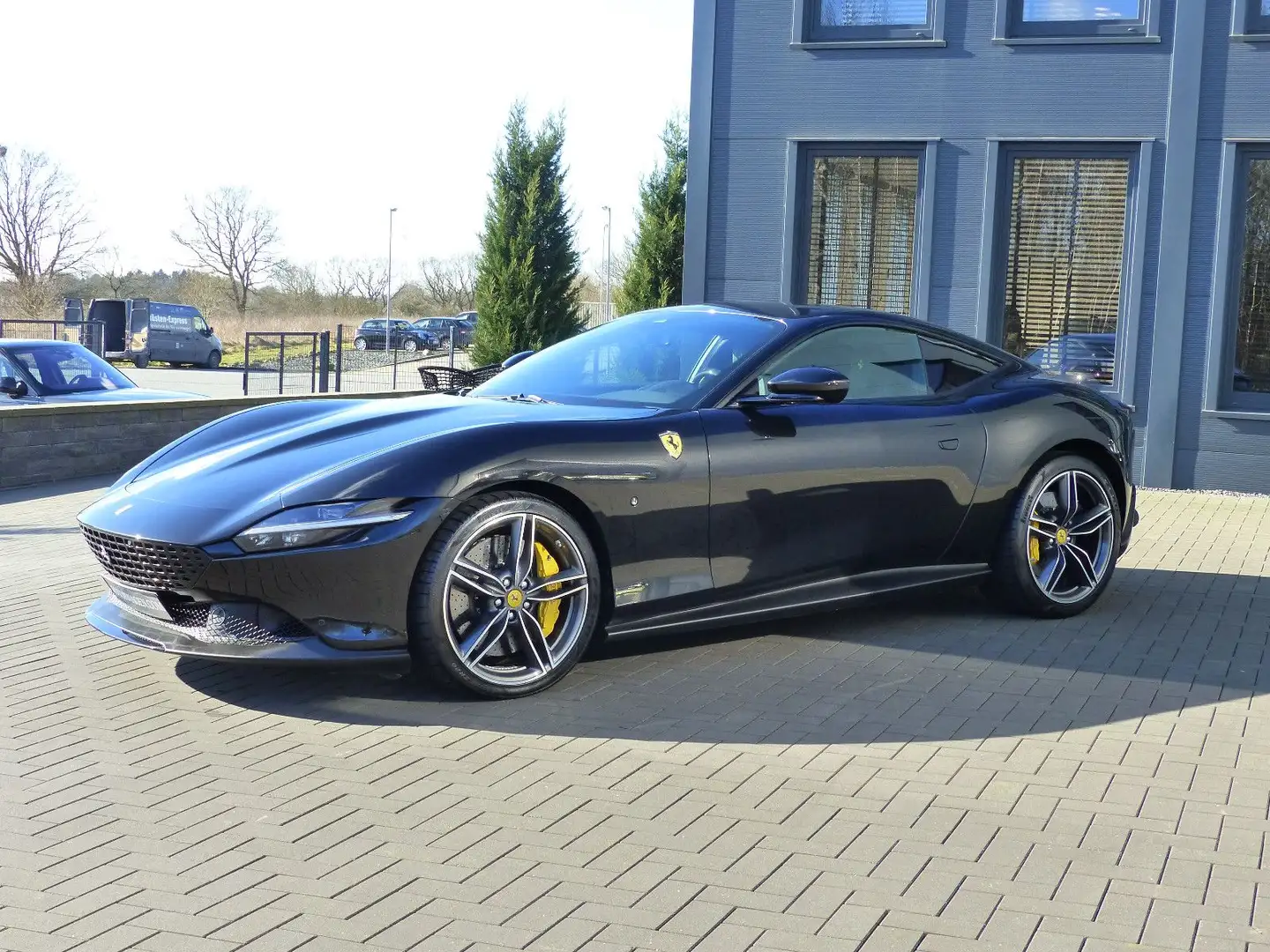 Ferrari Roma Coupe Schwarz - 2