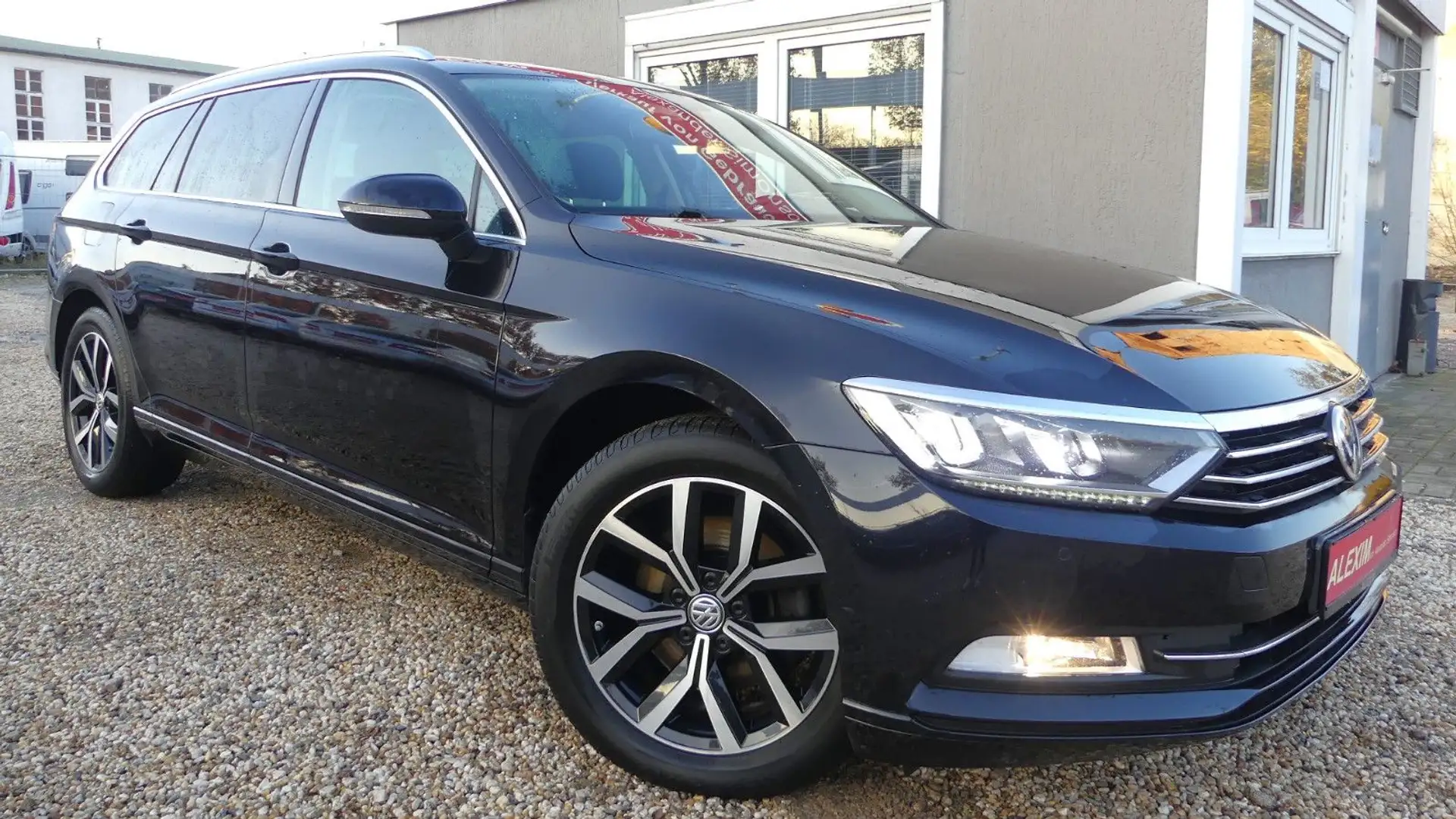 Volkswagen Passat Variant /LED/AHK/Navi/Standheiz/Panorama Noir - 2