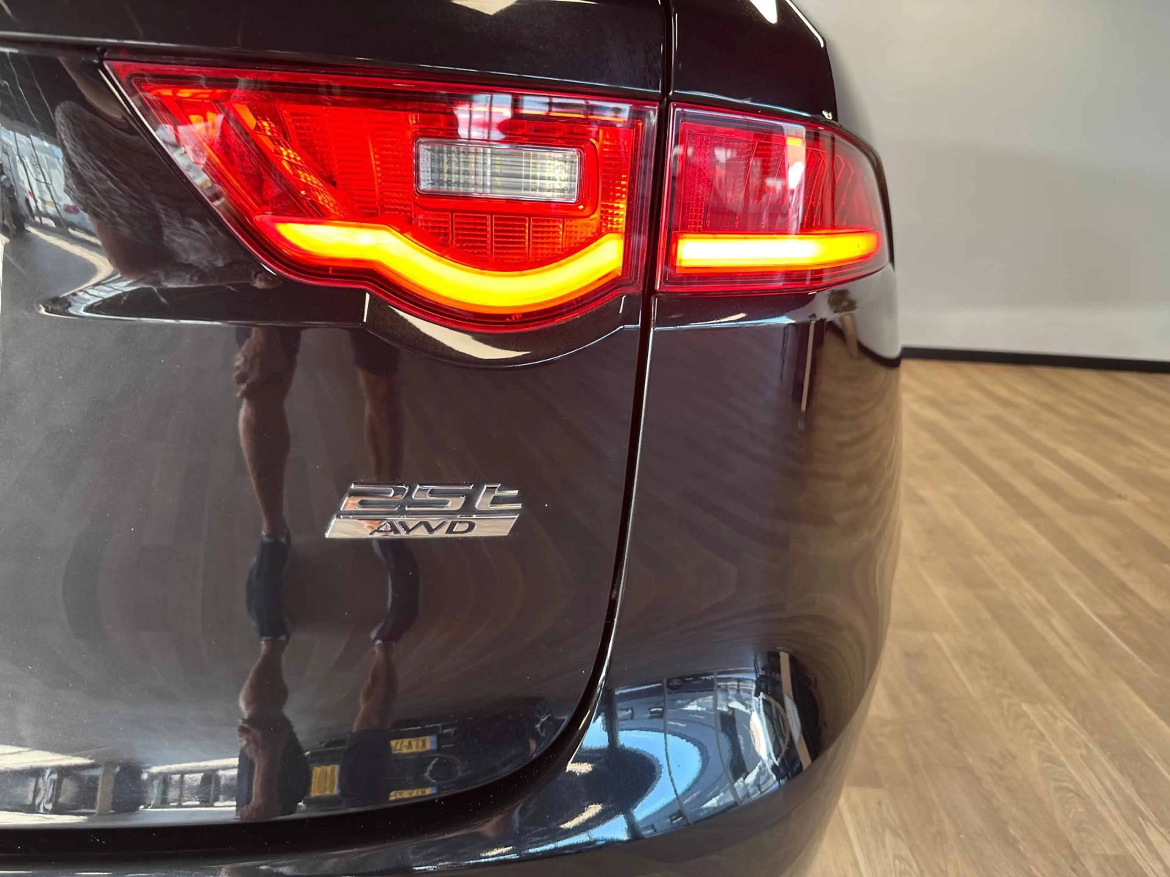 Jaguar F-Pace 2.0 R-Sport AWD 25t — photo 7