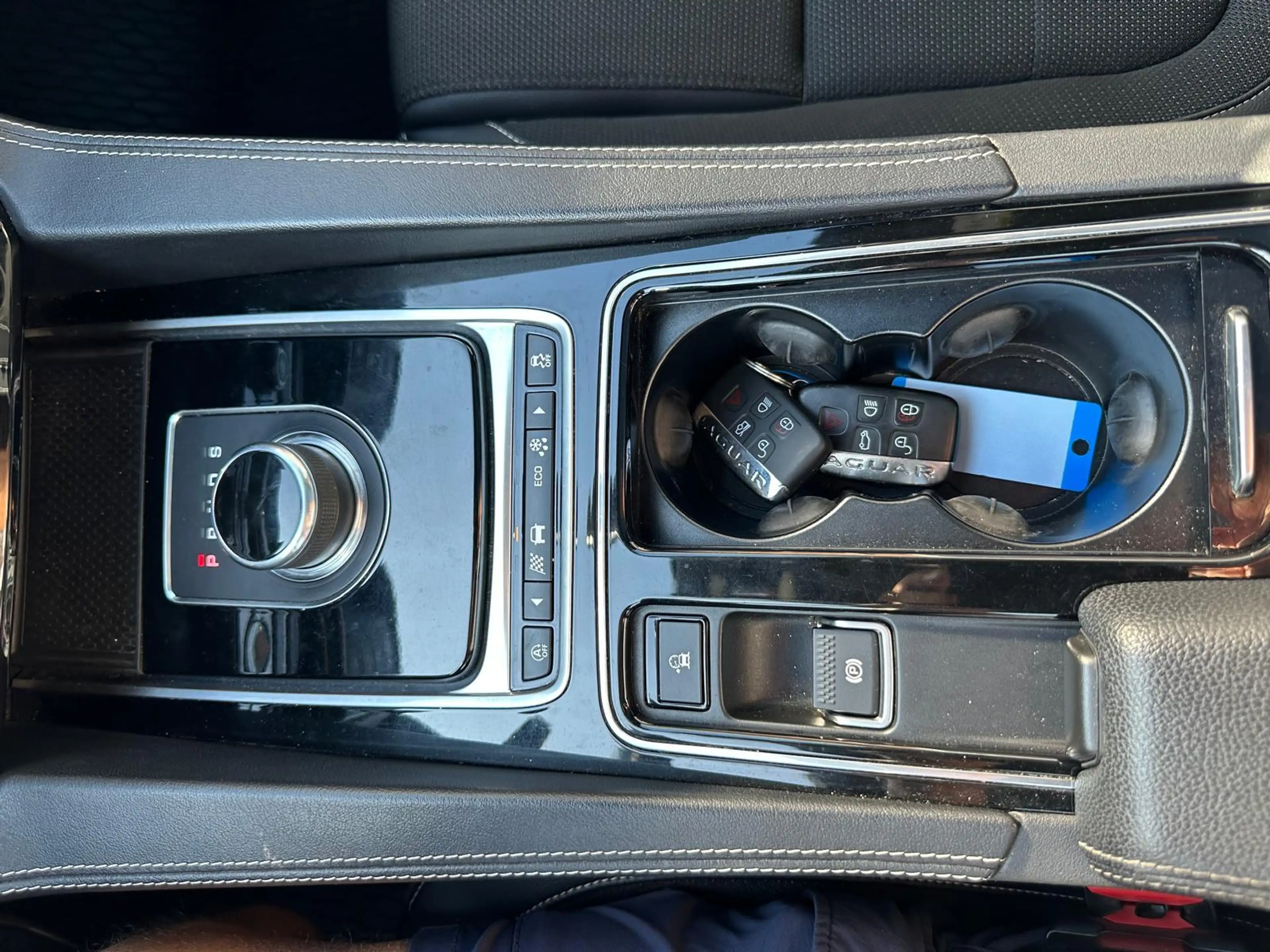 Jaguar F-Pace 2.0 R-Sport AWD 25t — photo 23