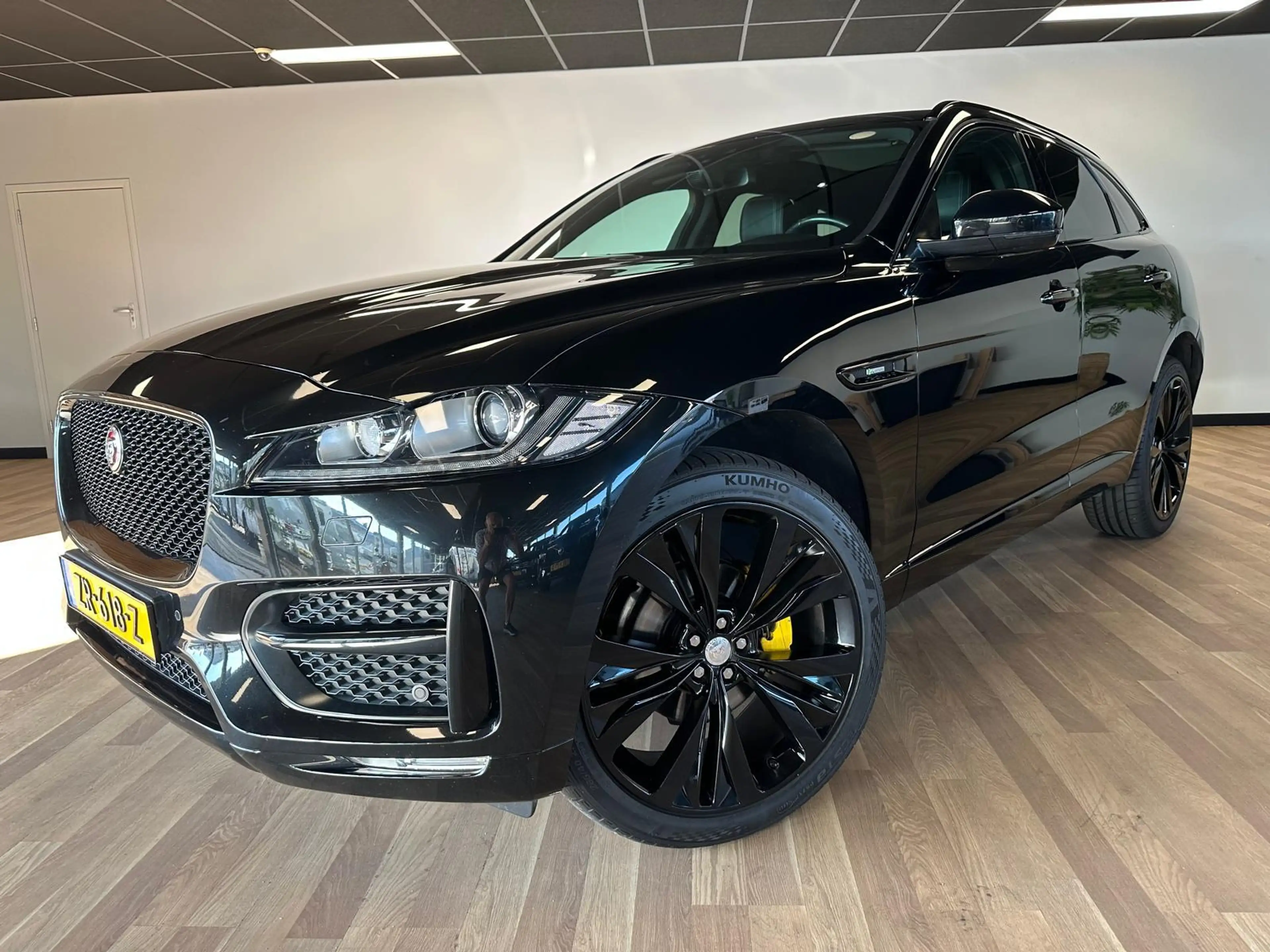 Jaguar F-Pace 2.0 R-Sport AWD 25t — photo 3