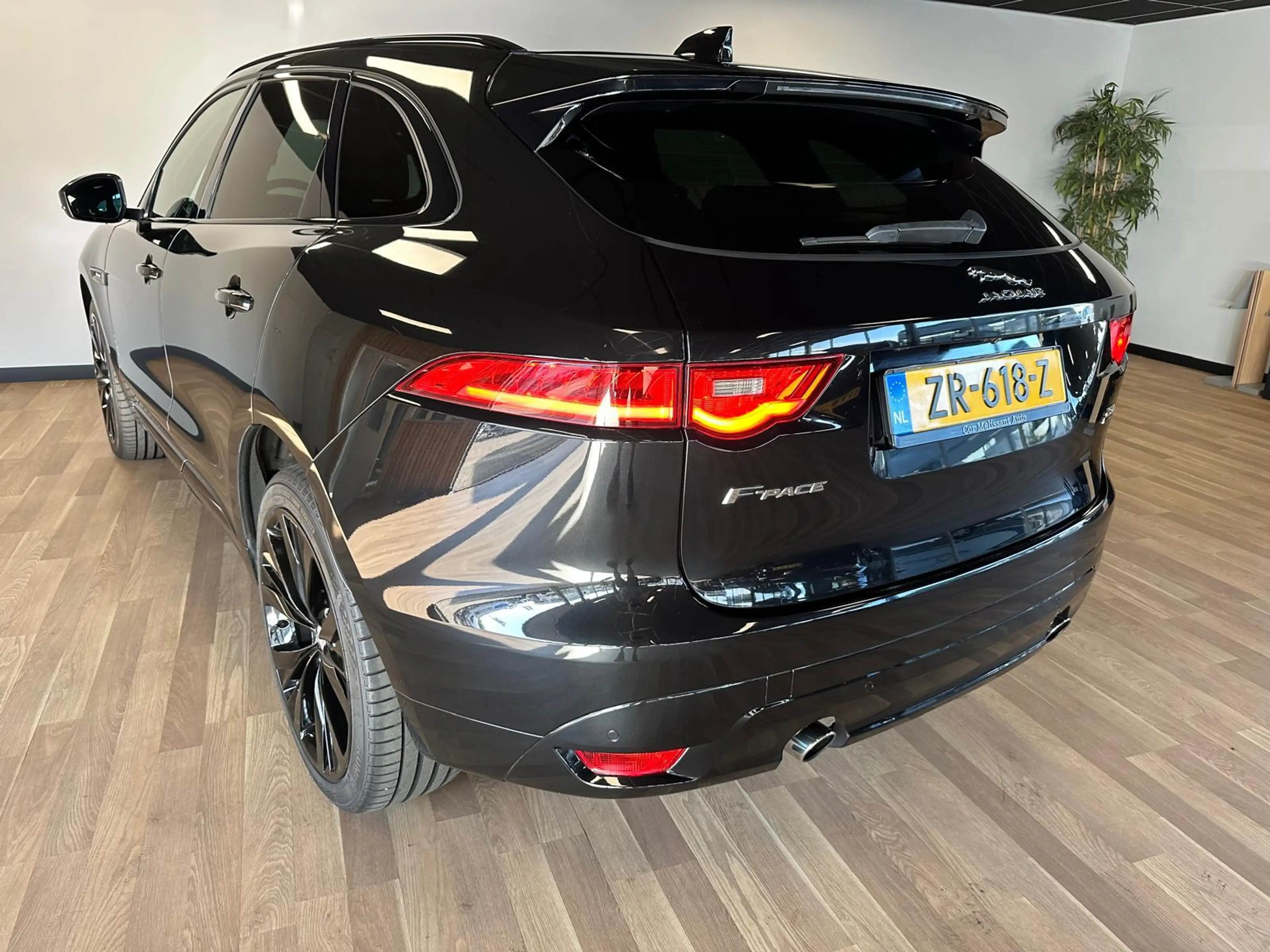 Jaguar F-Pace 2.0 R-Sport AWD 25t — photo 5