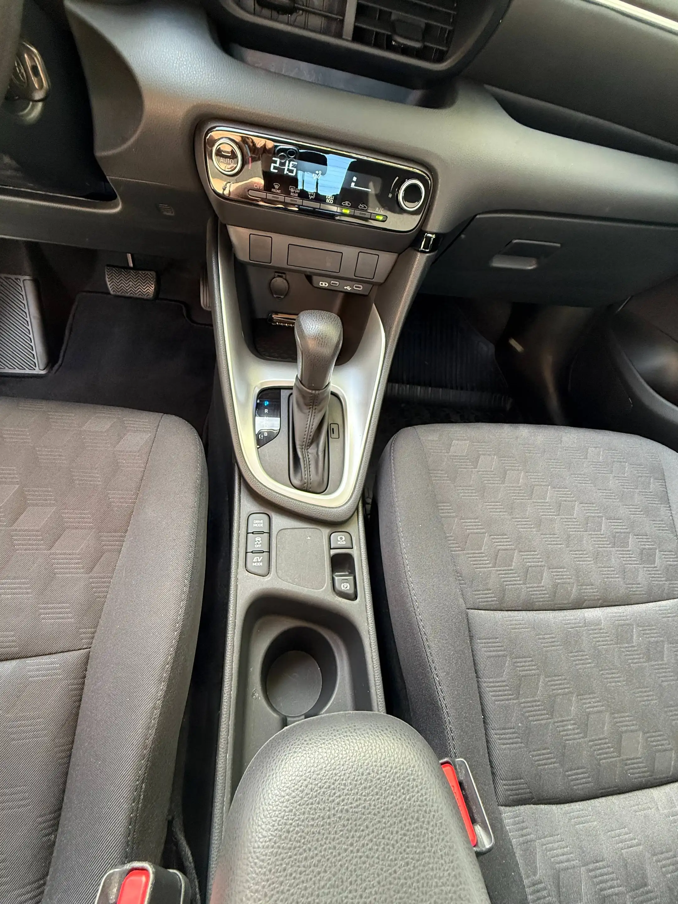 Toyota Yaris 1.5 VVT-i Hybrid 85kW Dynamic e-CVT — photo 15