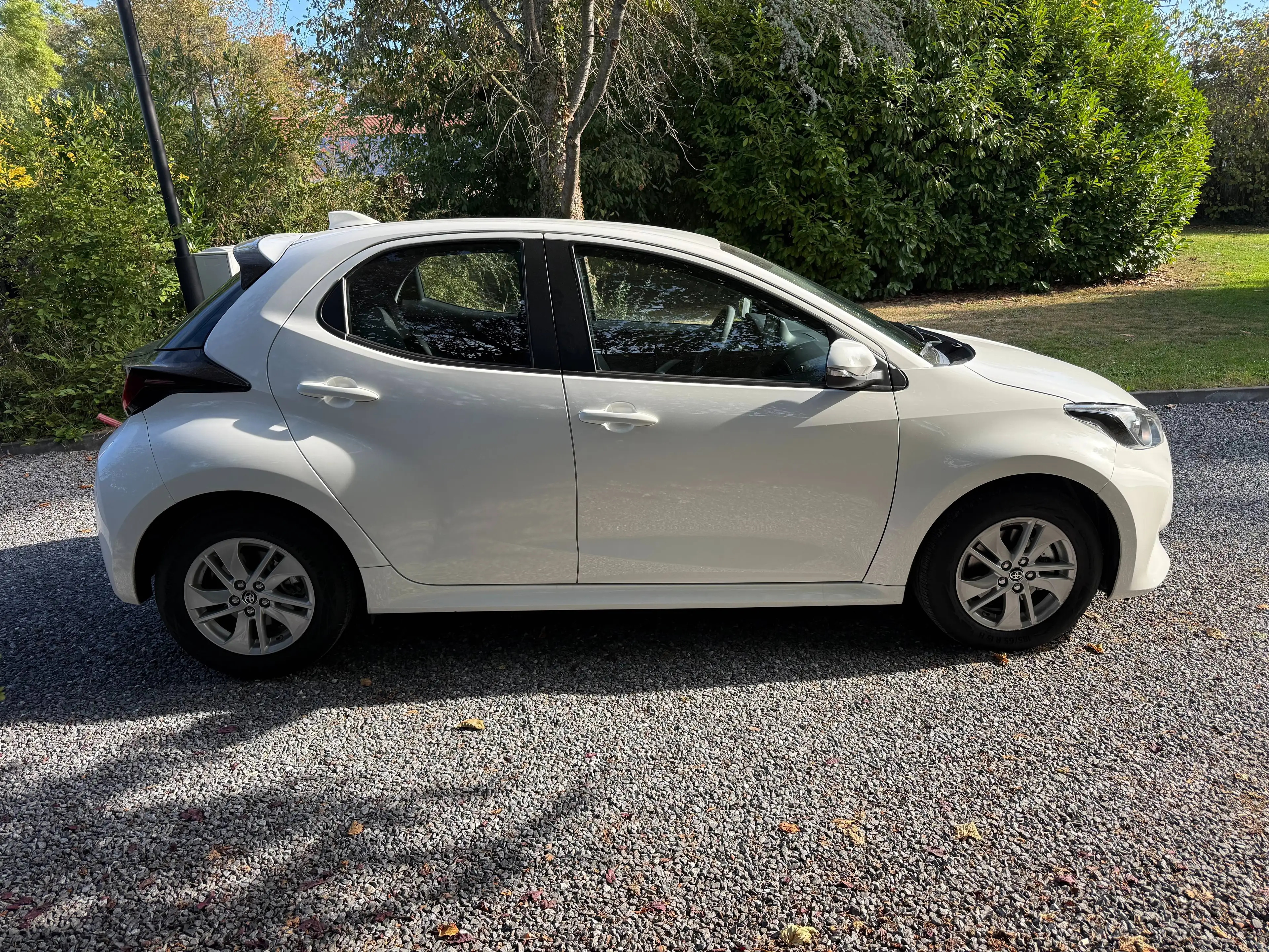 Toyota Yaris 1.5 VVT-i Hybrid 85kW Dynamic e-CVT — photo 6