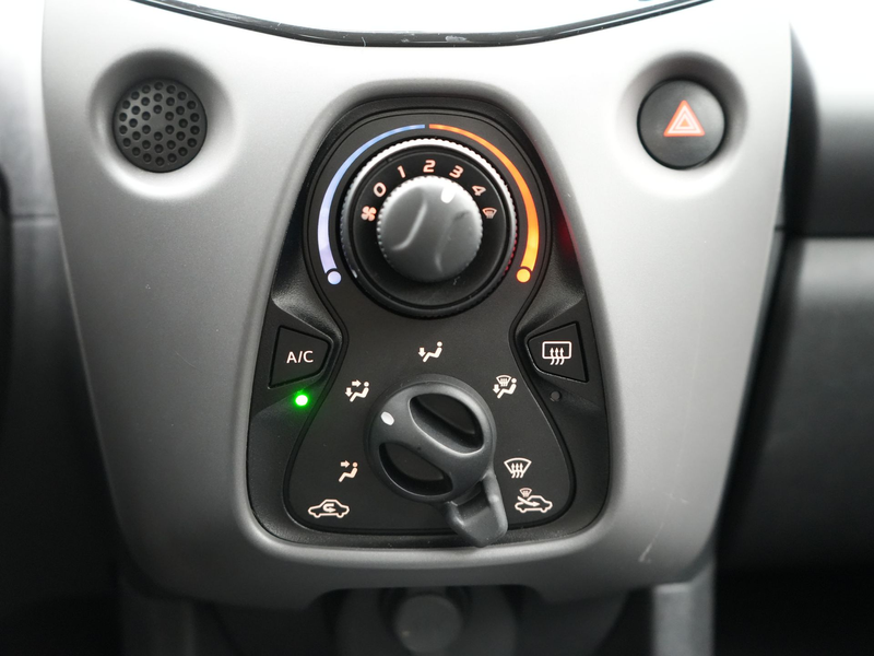 Toyota Aygo 1.0 VVT-i x-play Automaat | Parkeercamera | Apple — photo 9