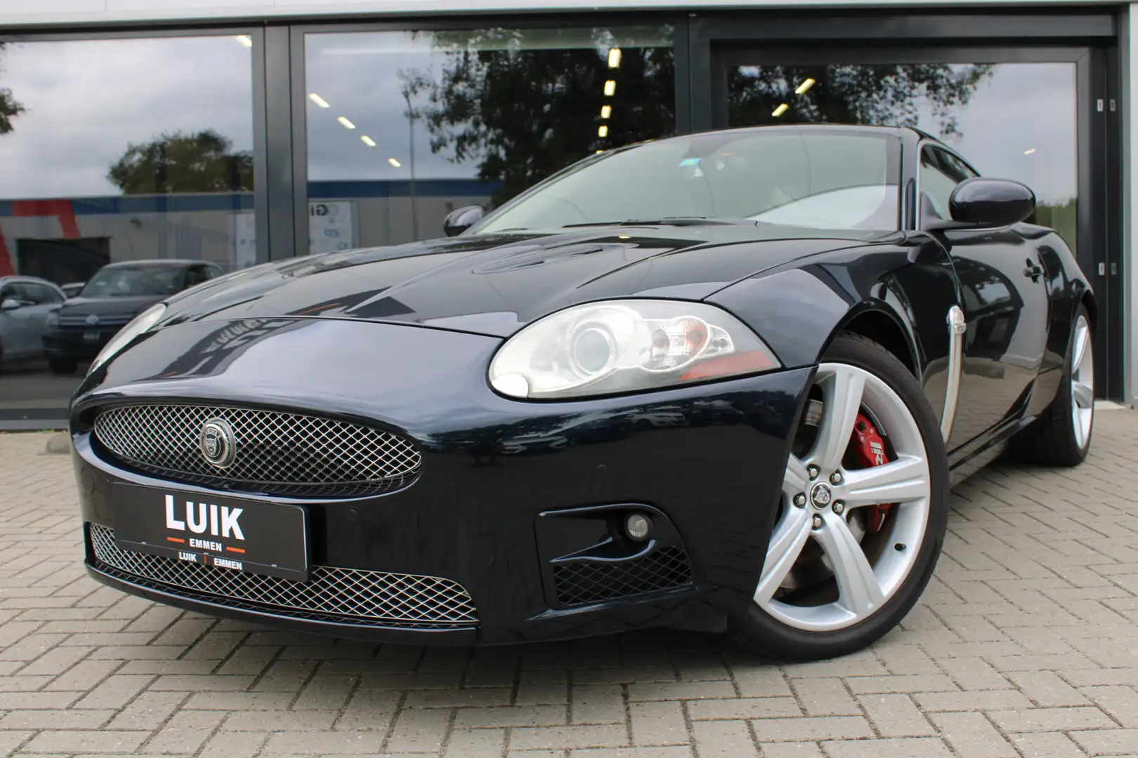 Jaguar XKR 4.2 V8 Coupé YOUNGTIMER + LEDER + BOWERS & WILKINS Zwart - 1