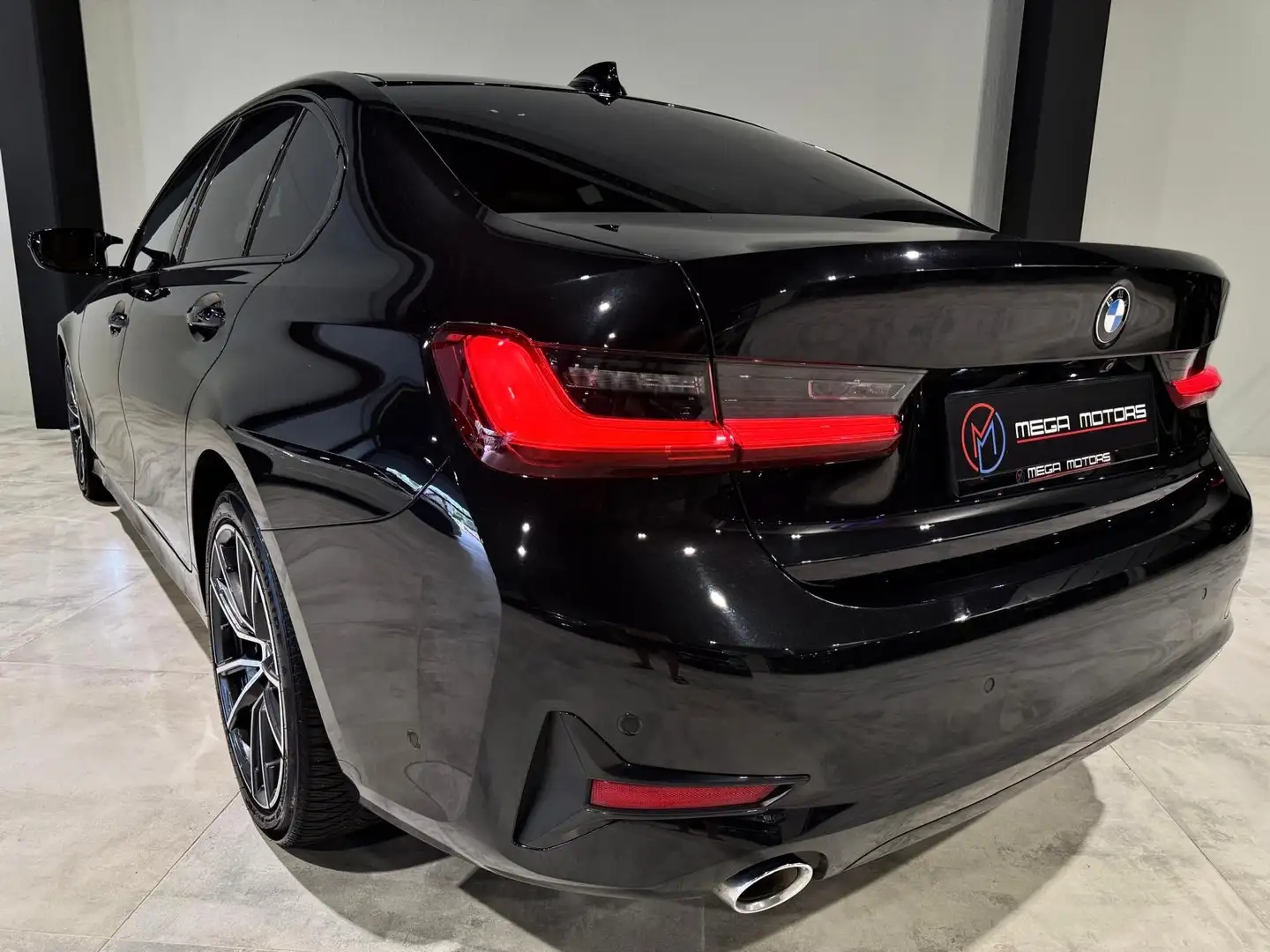 BMW 320 dAS 163CV B.AUTO+F1 SiEGES M" COGNAC COCKPiT HiFi+ Zwart - 2