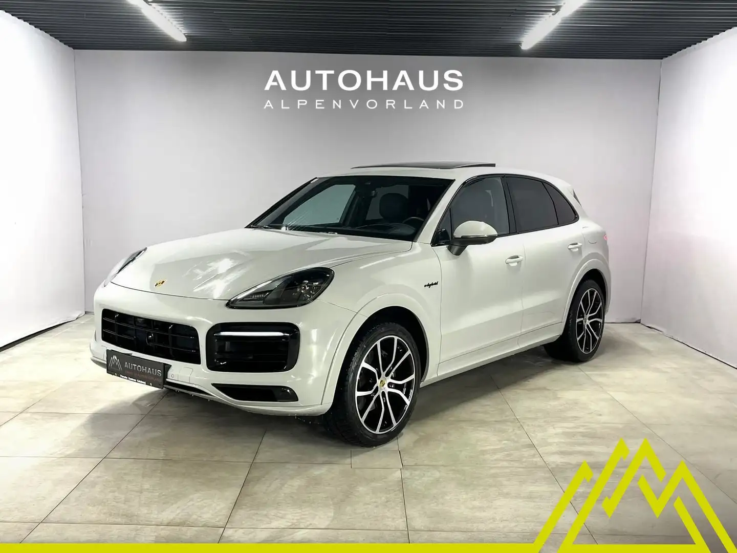 Porsche Cayenne E-Hybrid ***Porsche Approved*** - 1