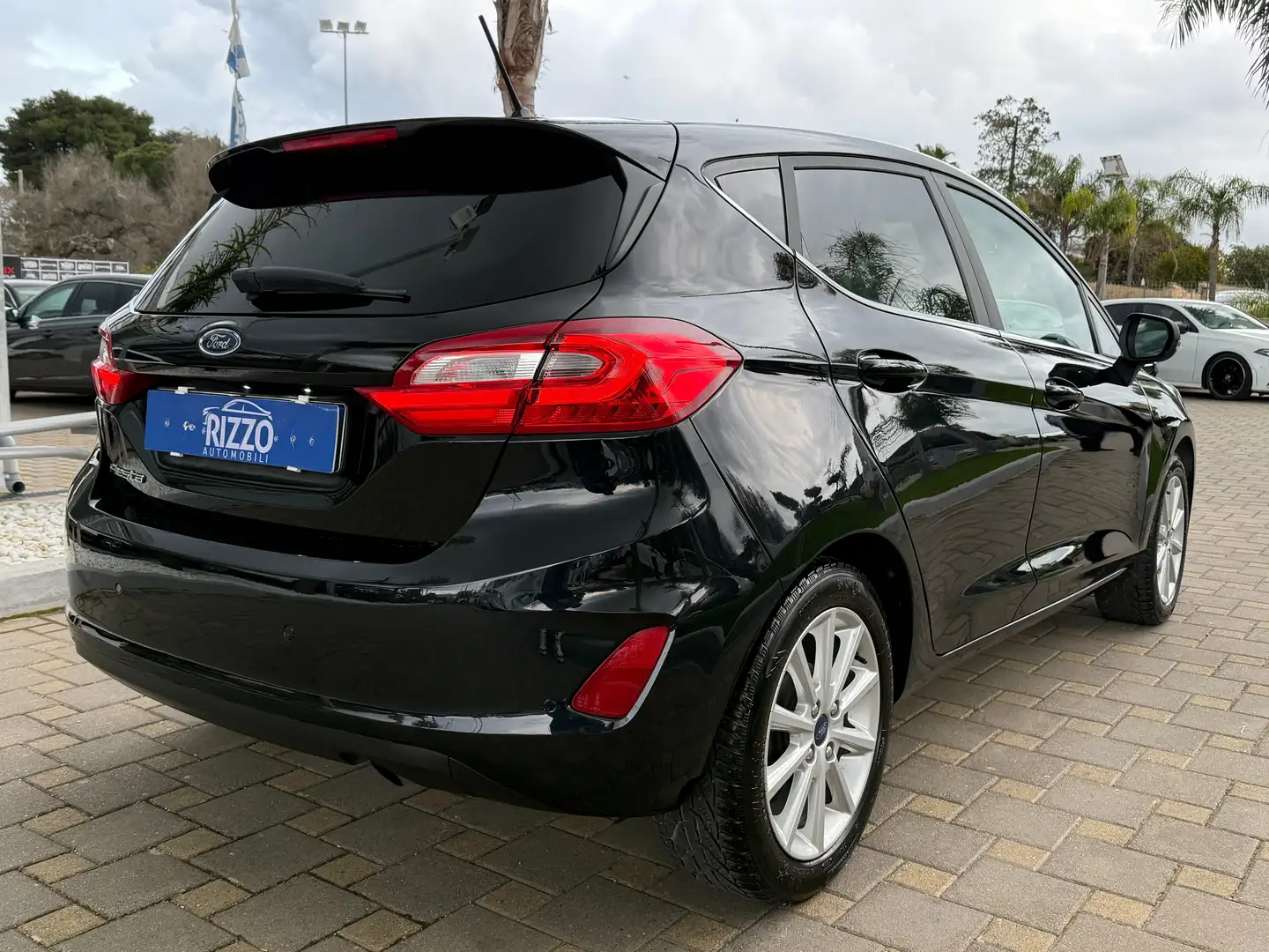 Ford Fiesta 1.1GPL 75CV TITANIUM 5 PORTE Nero - 2