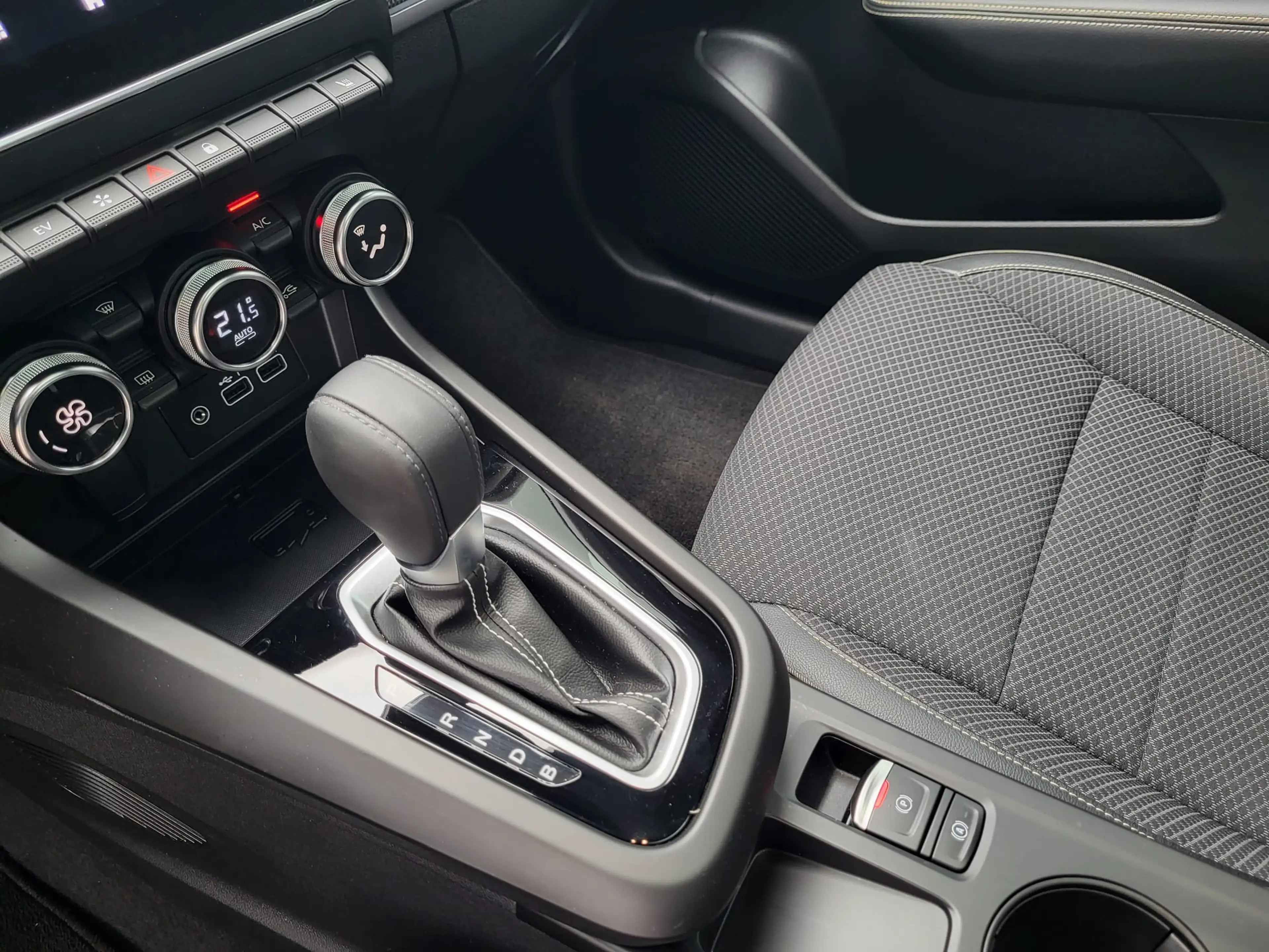Renault Arkana Techno Limited Edition E-TECH FULL HYBRID 145 — photo 12